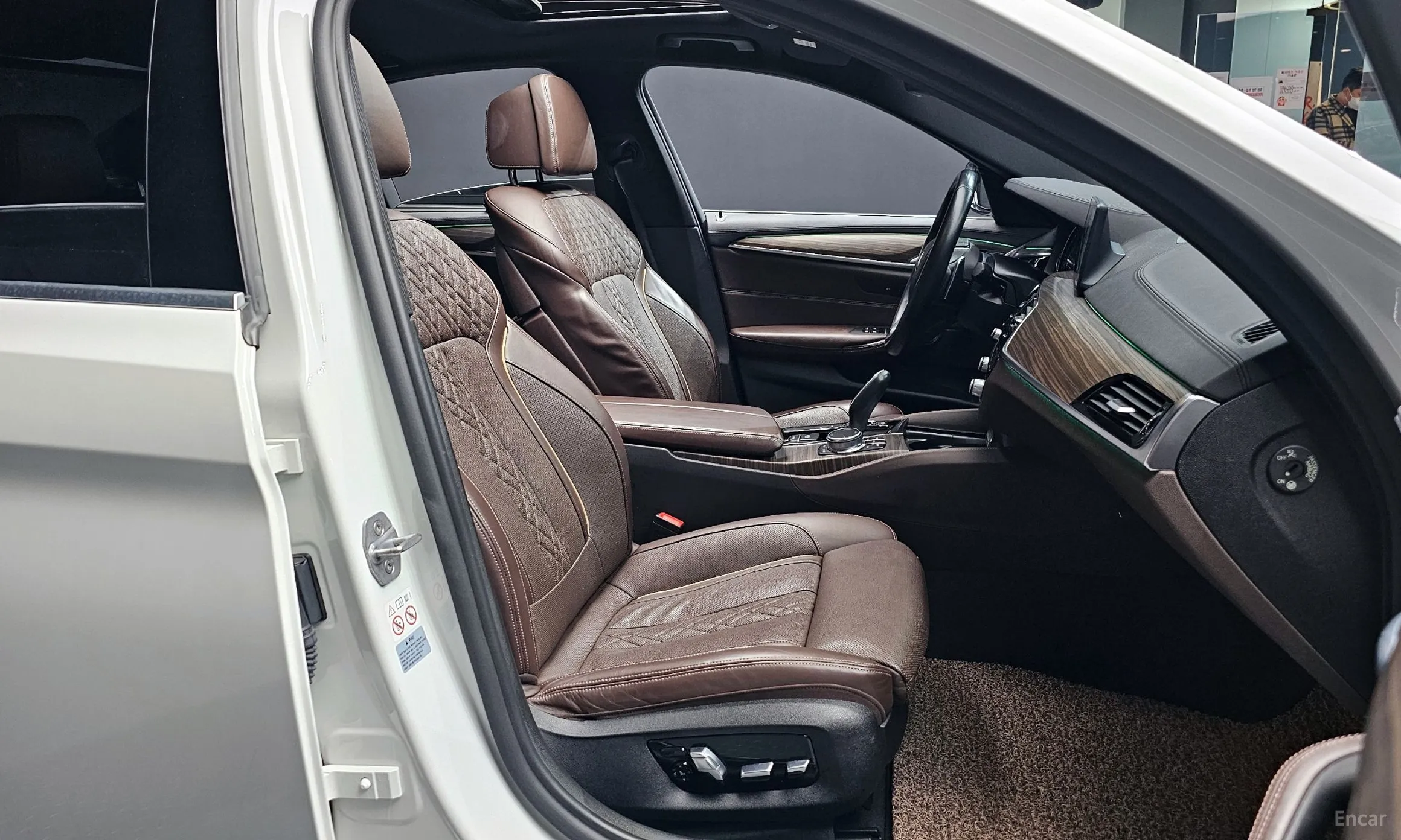 BMW 5 Series (G30) превью 10