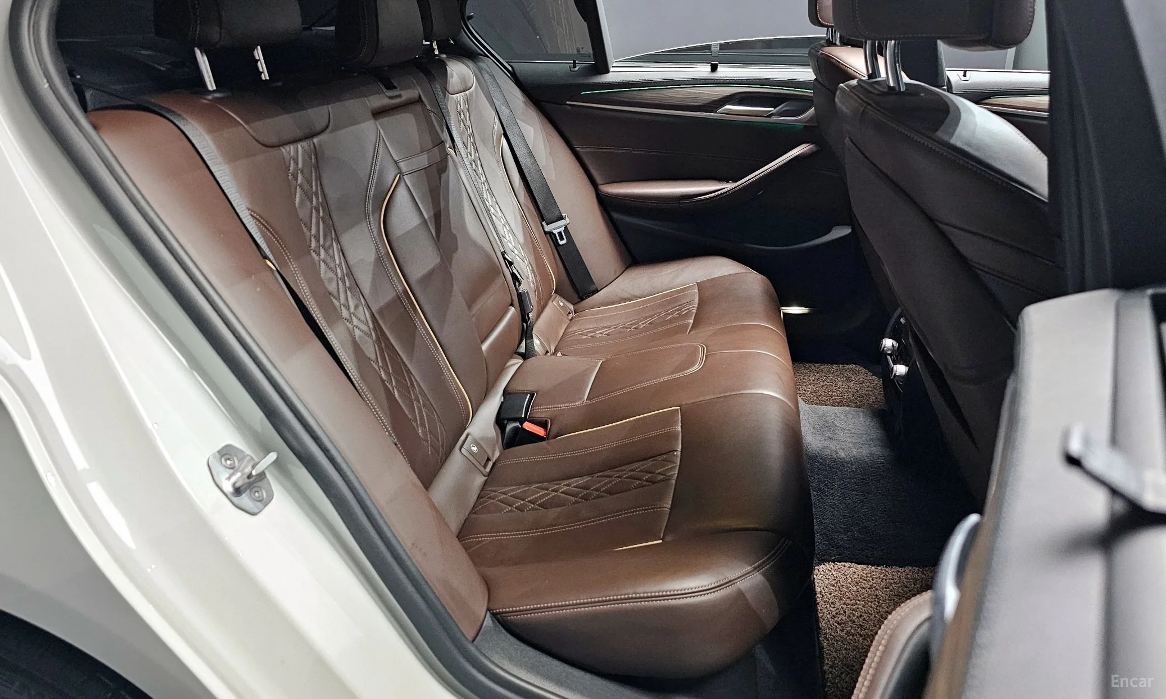 BMW 5 Series (G30) превью 12