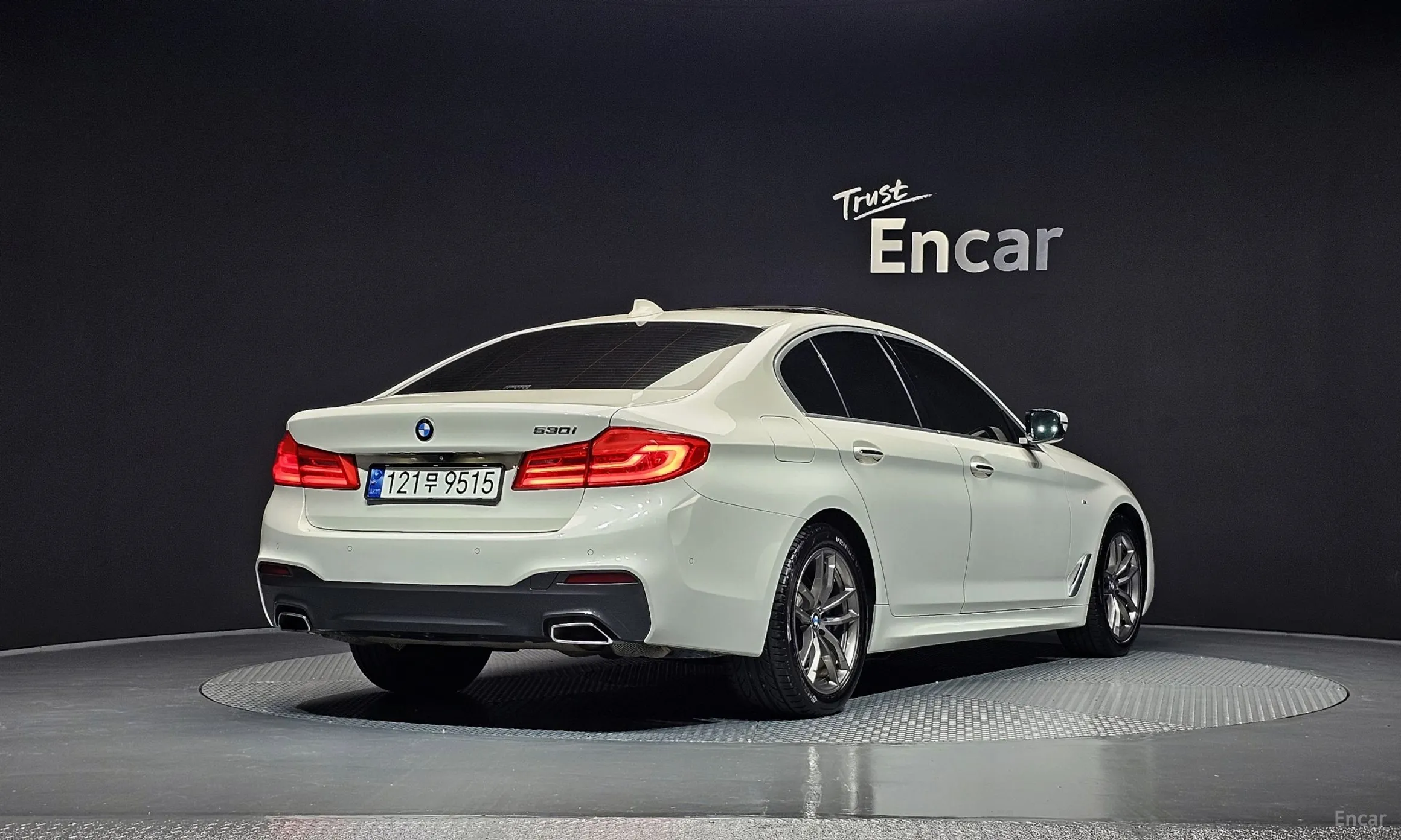 BMW 5 Series (G30) превью 2