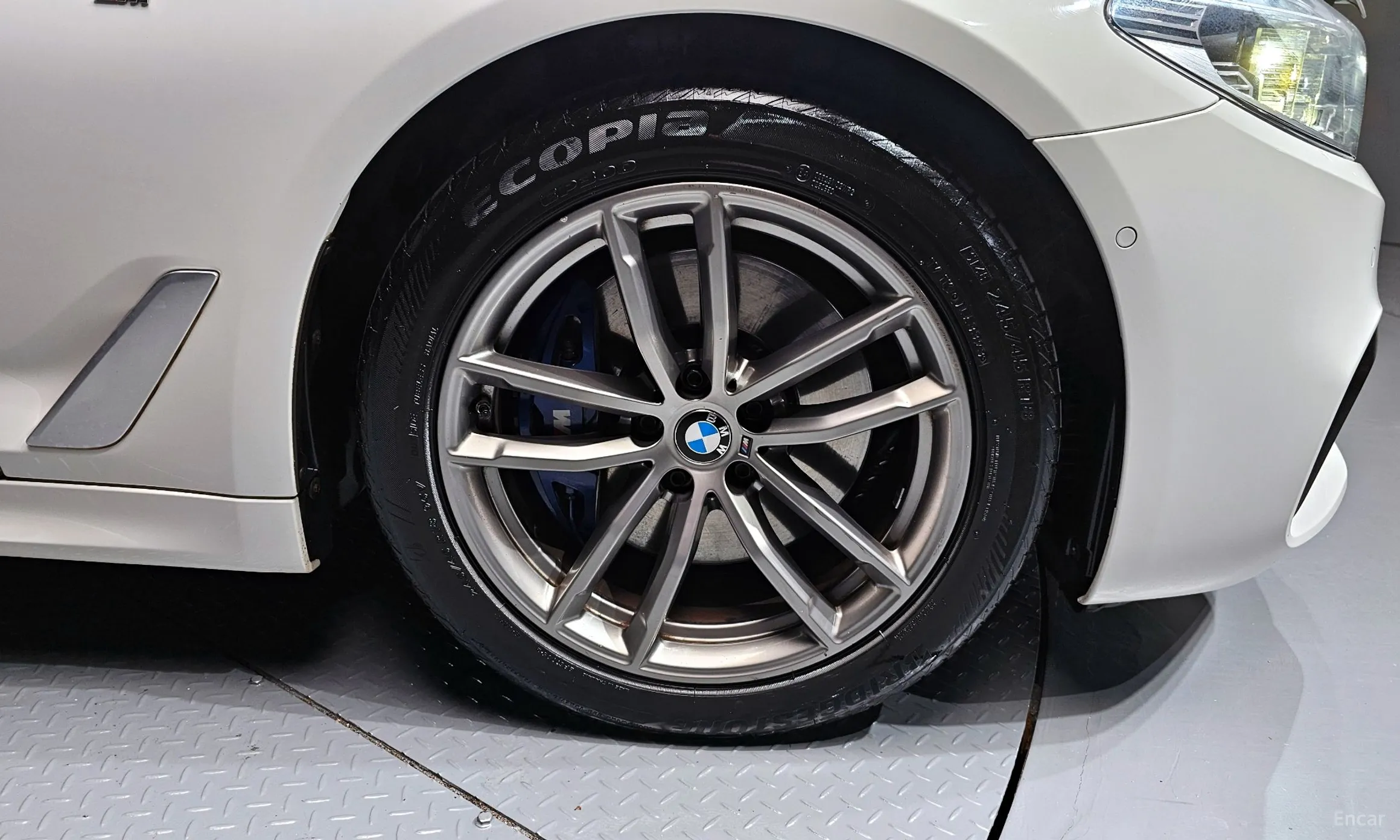 BMW 5 Series (G30) превью 5