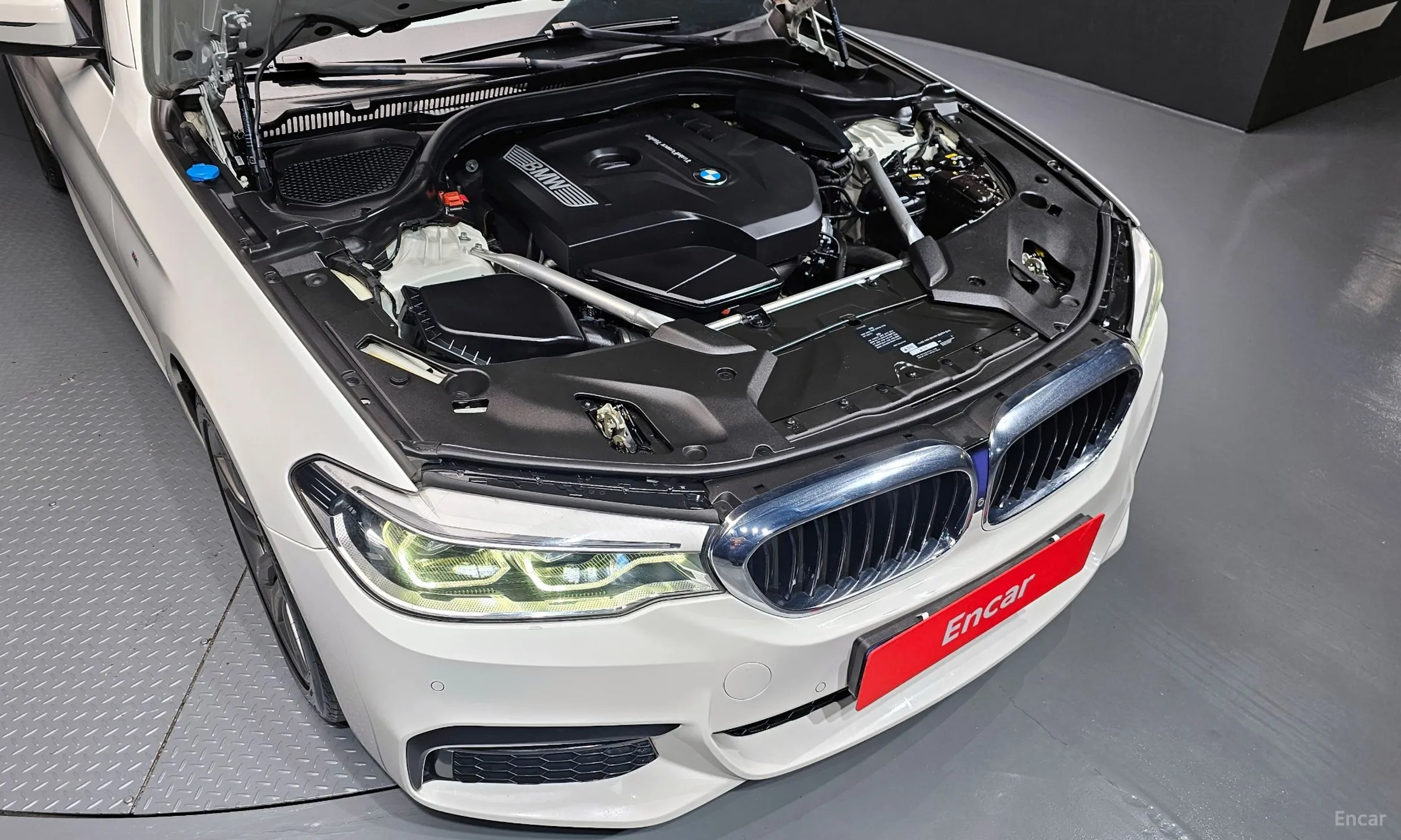 BMW 5 Series (G30) превью 6