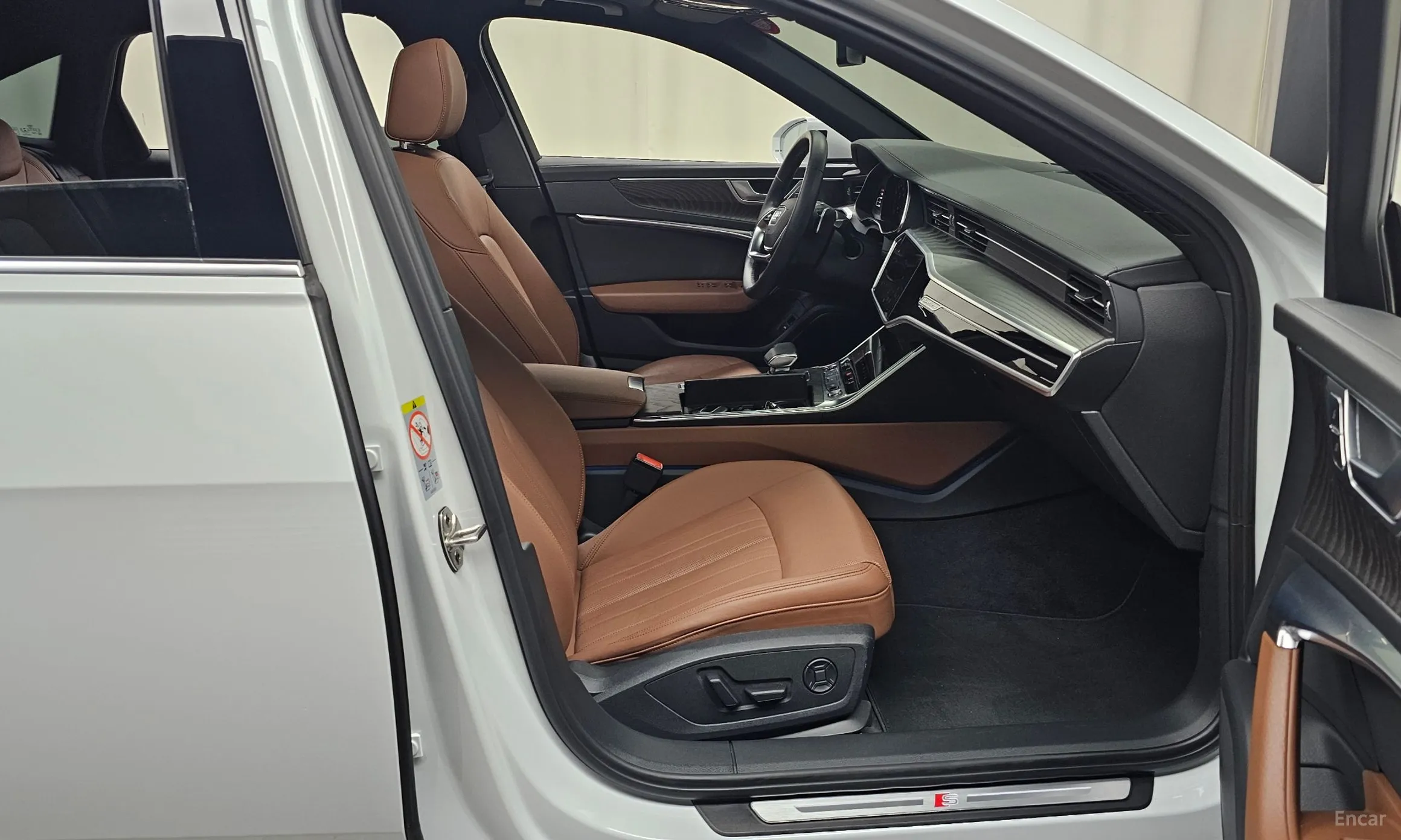 Audi A6 (C8) превью 11