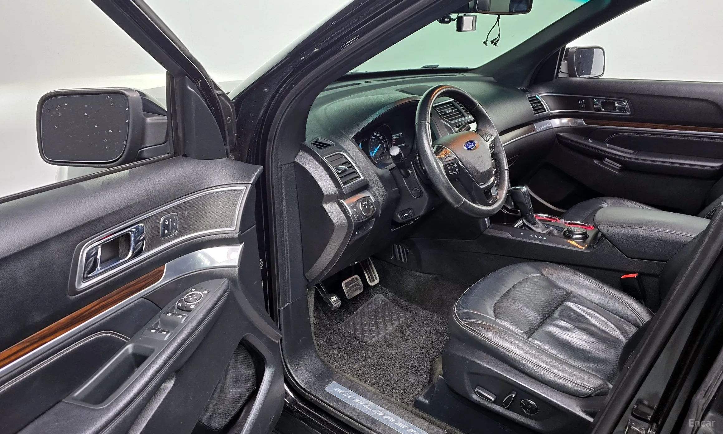 Ford Explorer превью 11