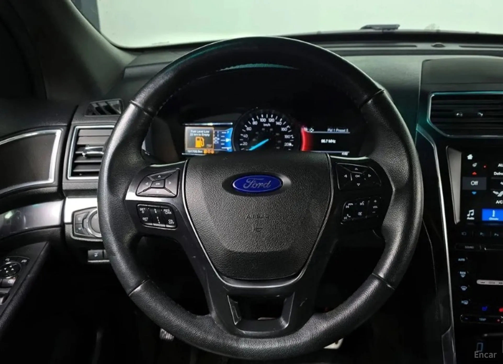Ford Explorer превью 13