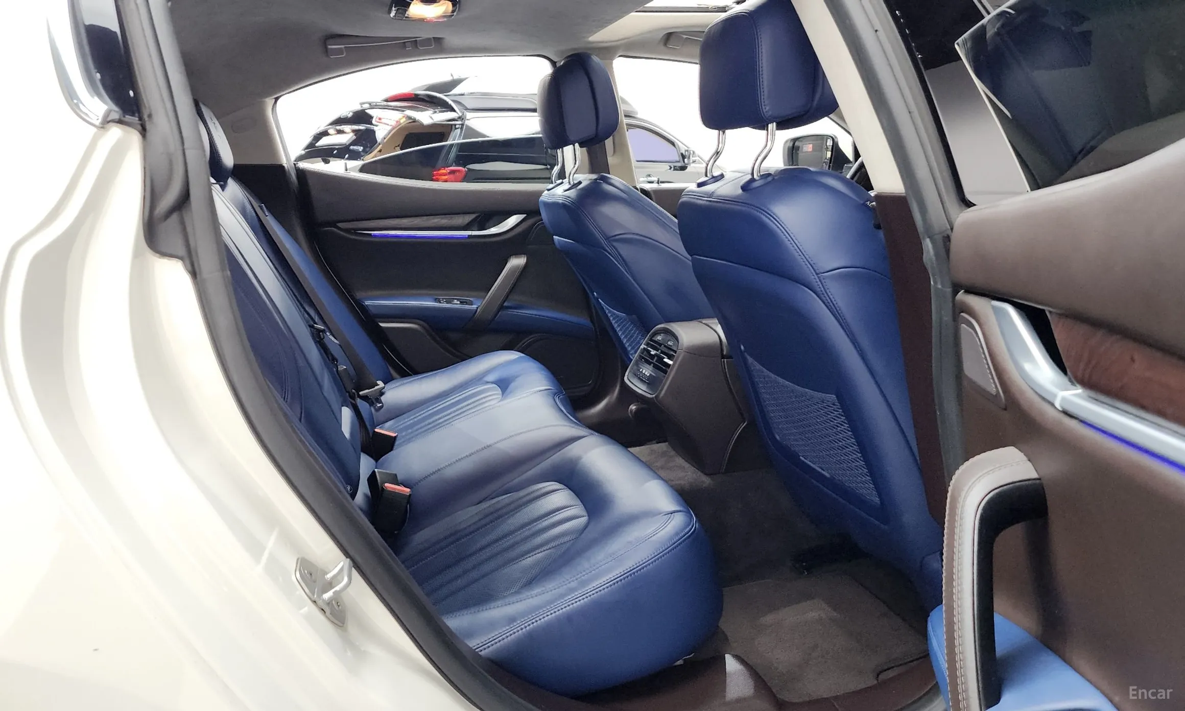 Maserati Ghibli превью 12