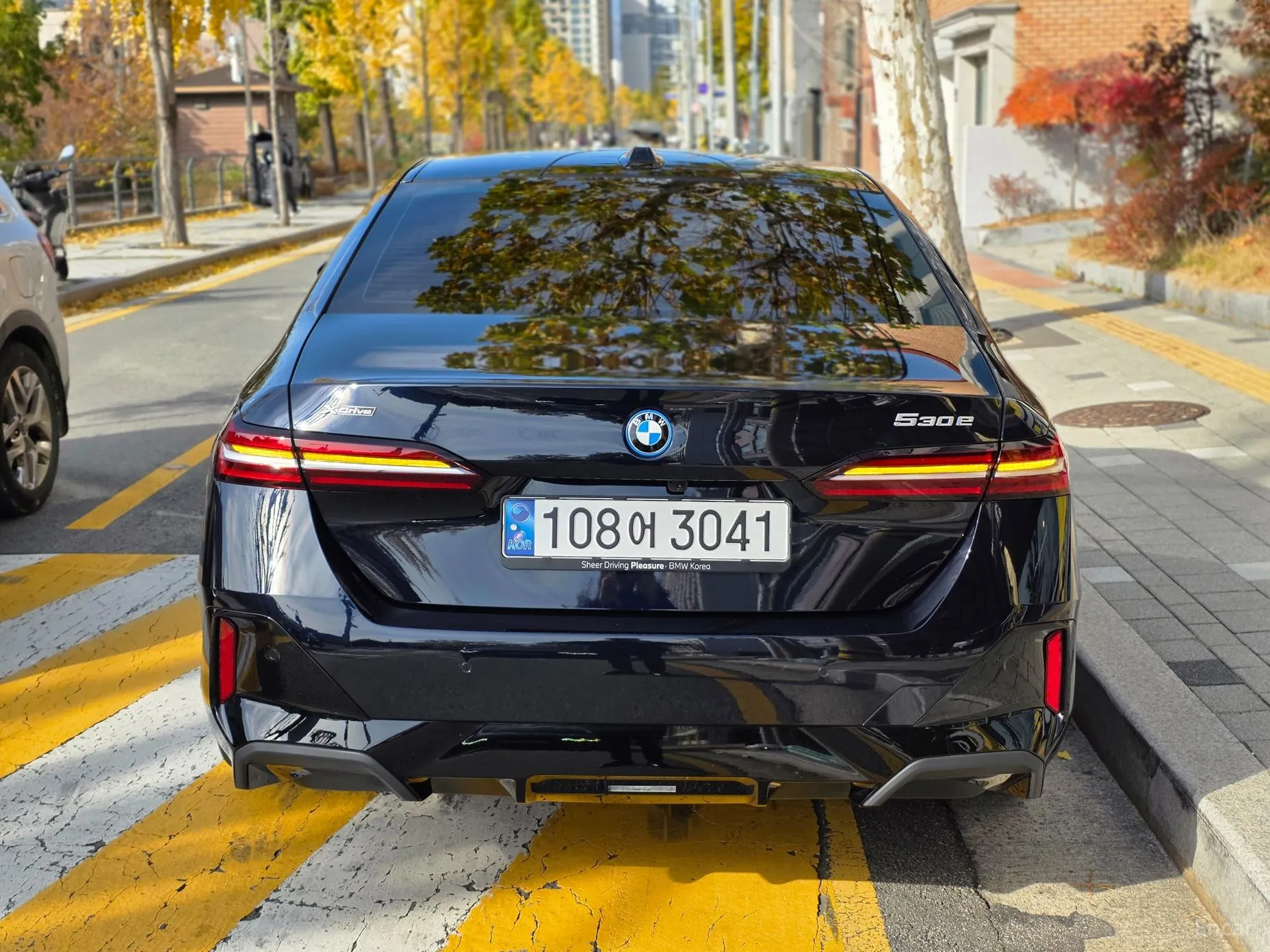 BMW 5 Series (G60) превью 4