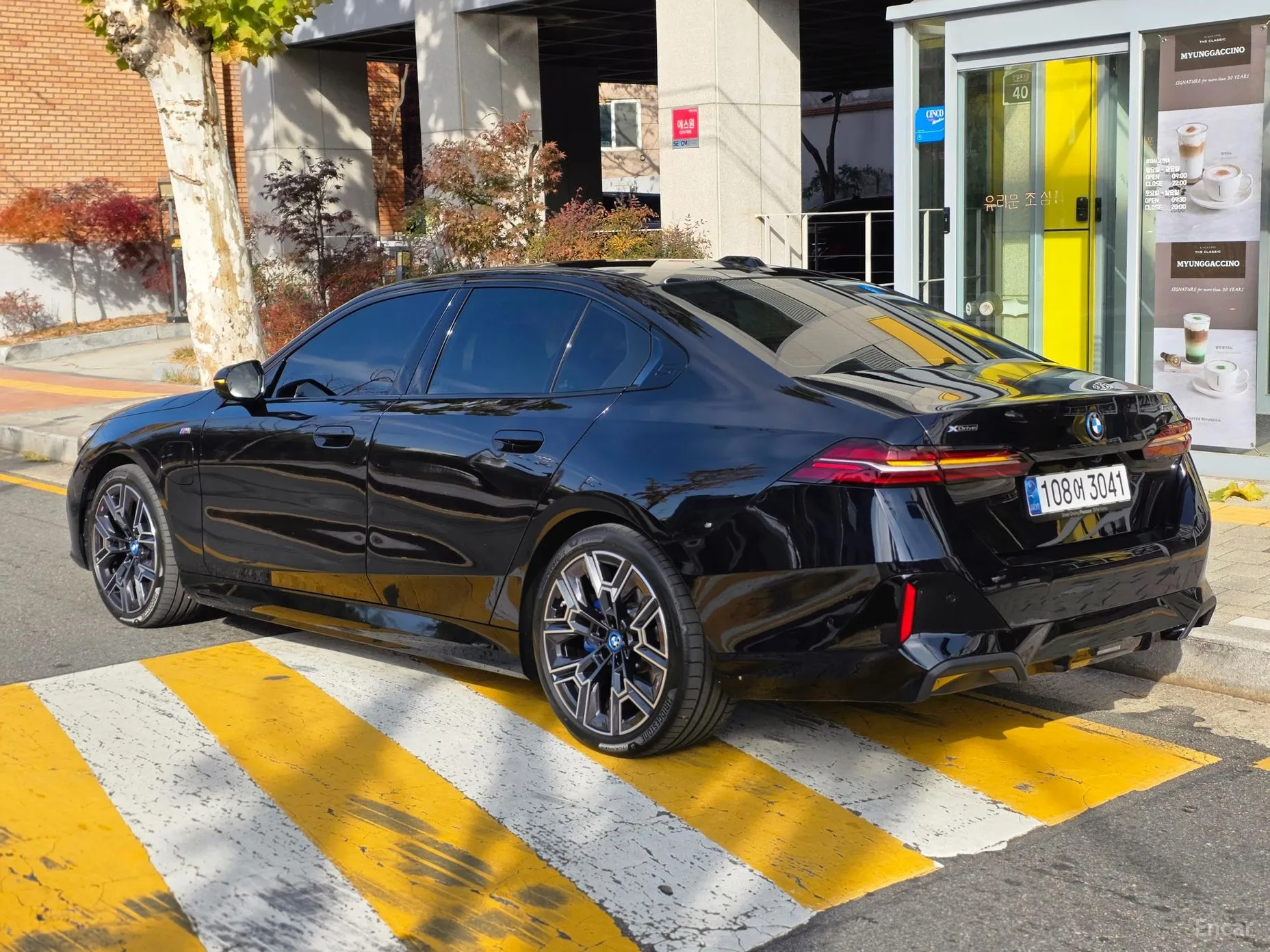 BMW 5 Series (G60) превью 6