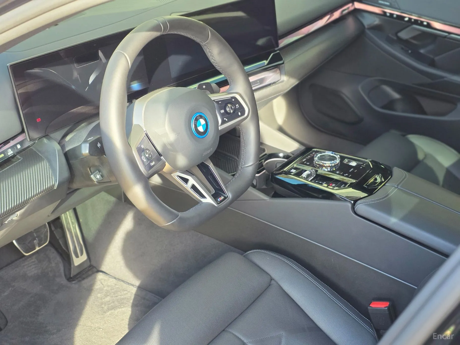 BMW 5 Series (G60) превью 7