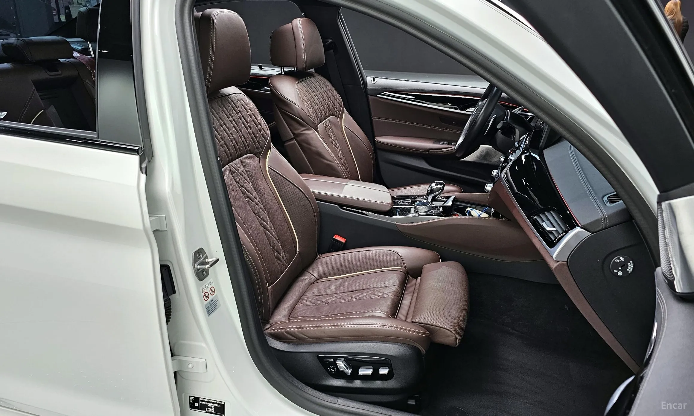 BMW 5 Series (G30) превью 10