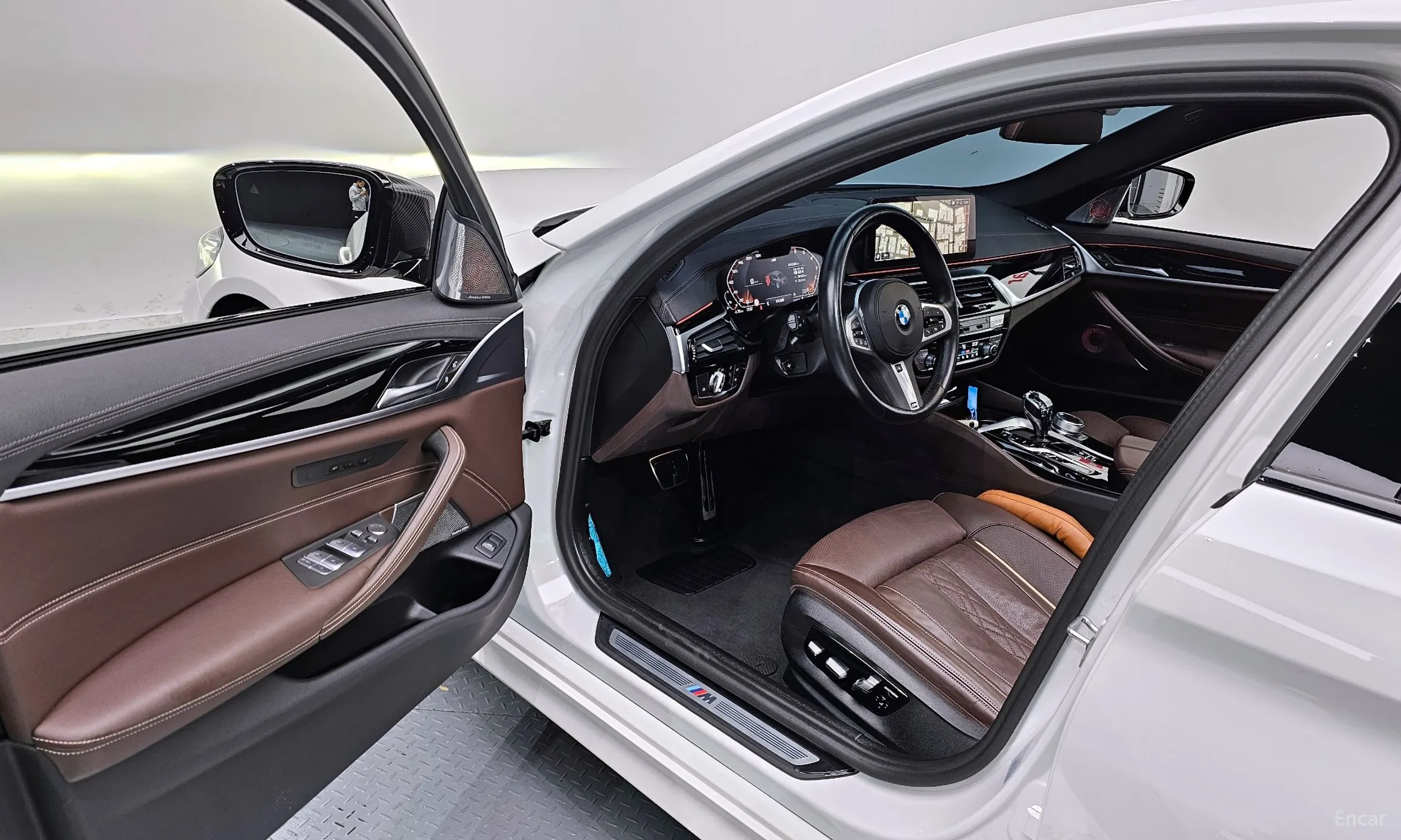 BMW 5 Series (G30) превью 11