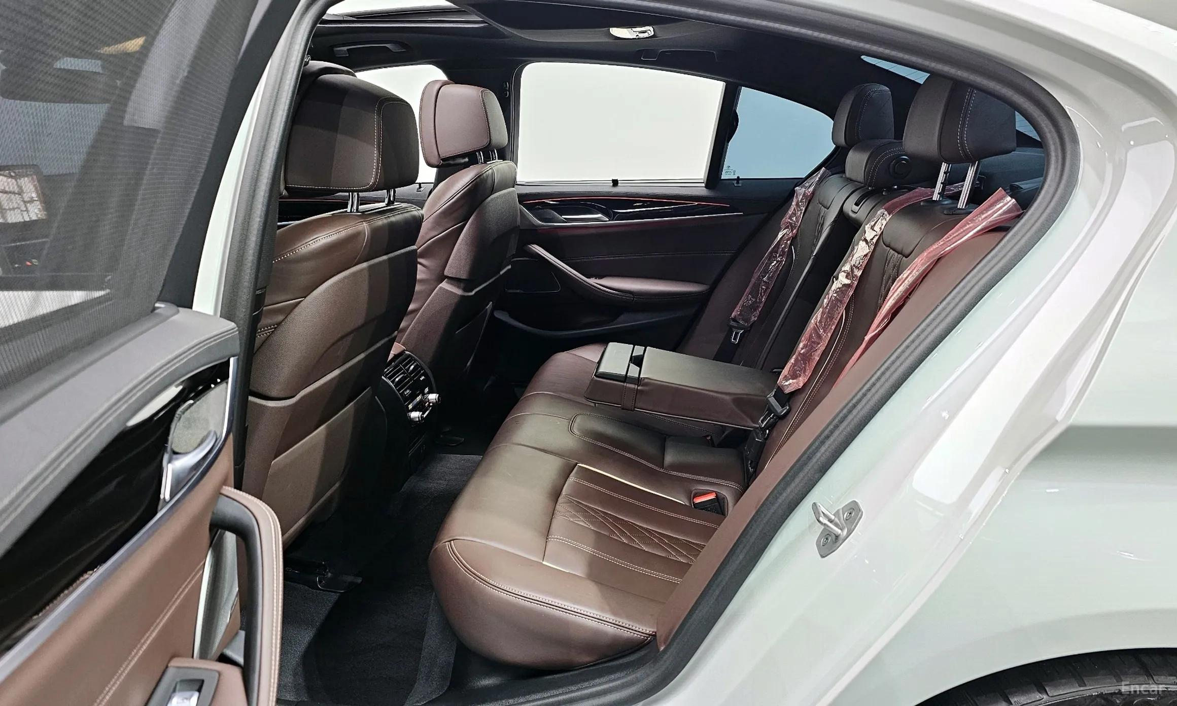 BMW 5 Series (G30) превью 12