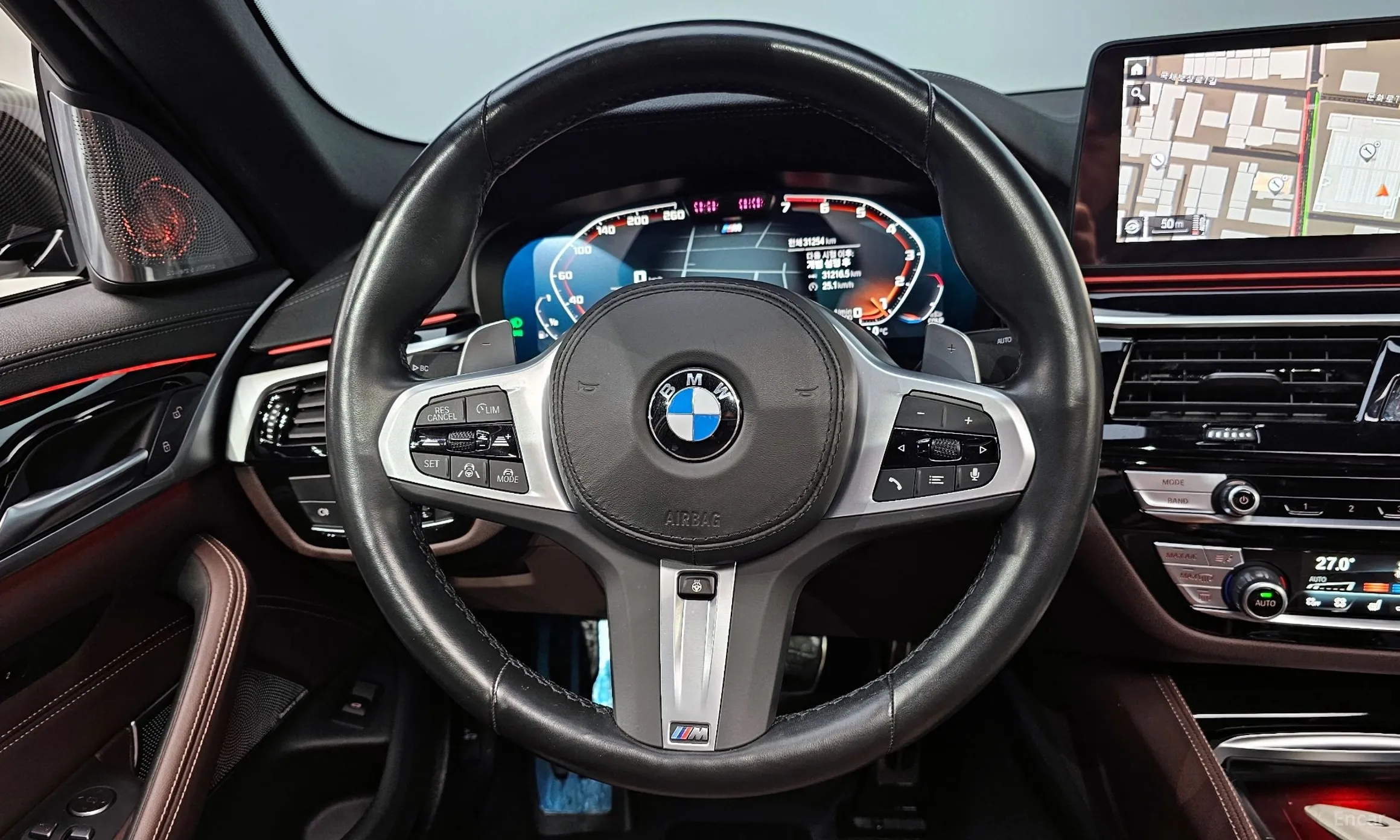 BMW 5 Series (G30) превью 13