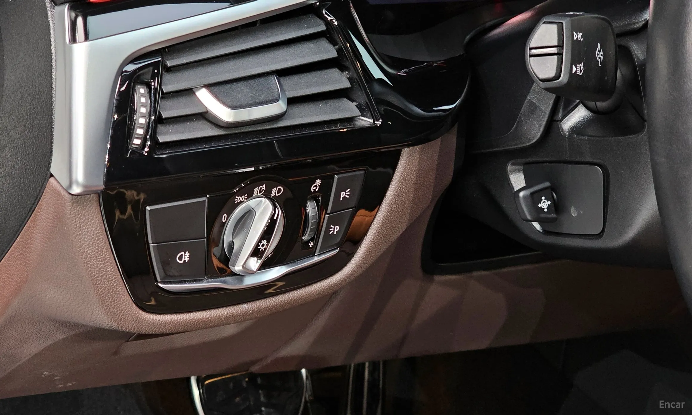 BMW 5 Series (G30) превью 14