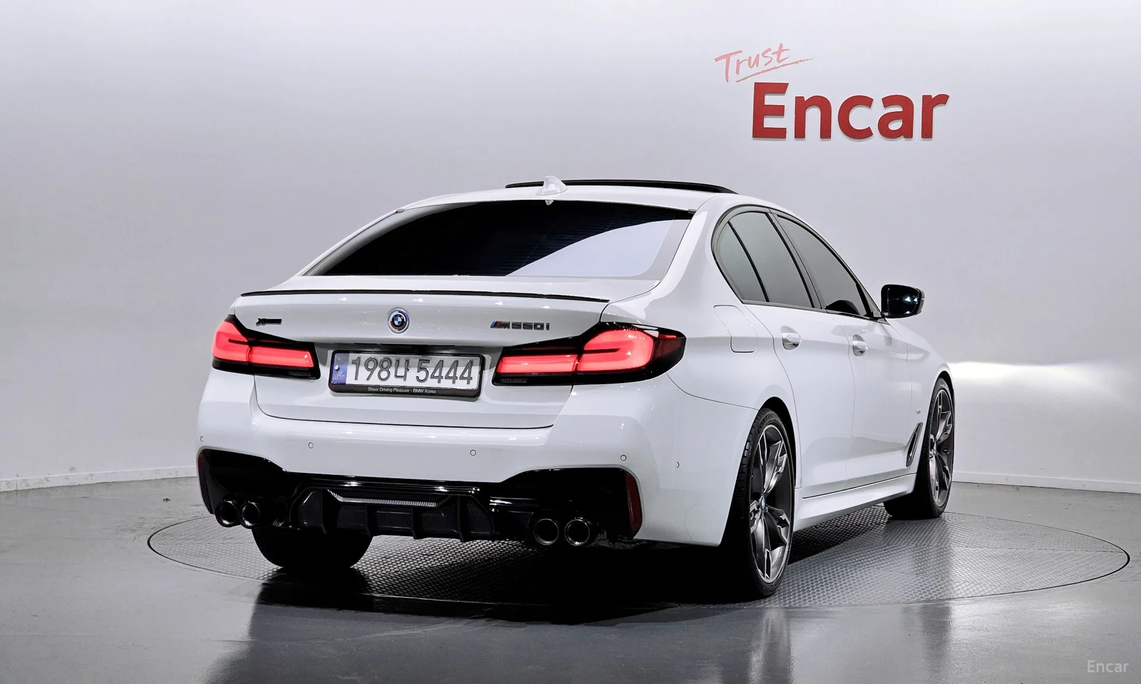 BMW 5 Series (G30) превью 2