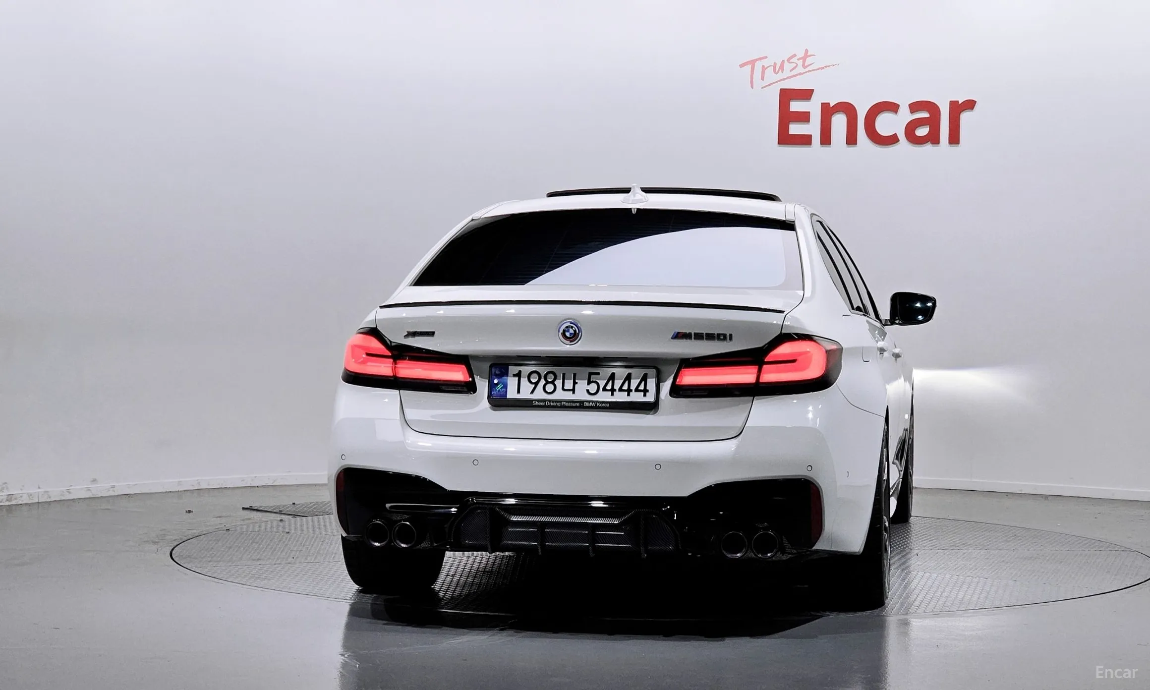 BMW 5 Series (G30) превью 4
