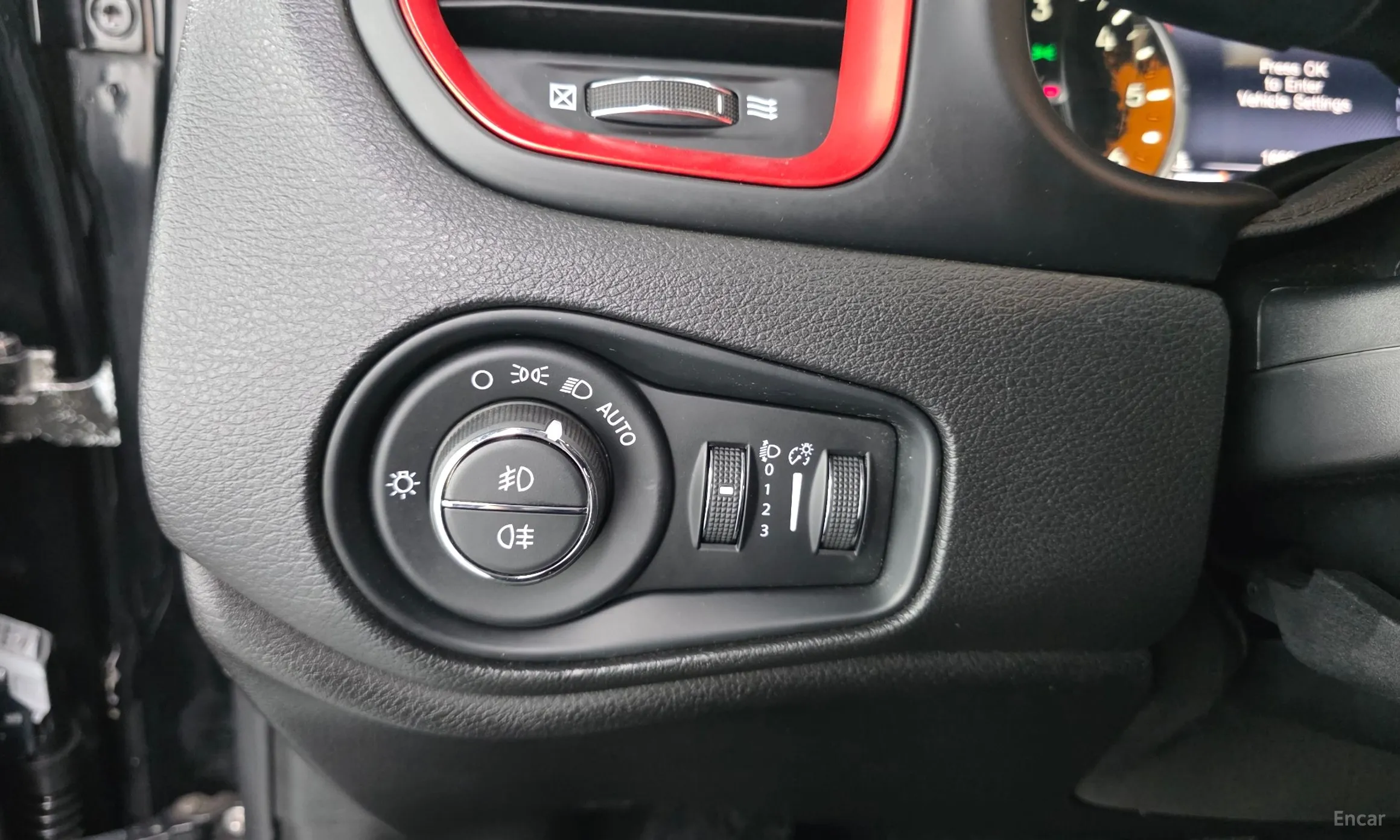 Jeep Renegade превью 13