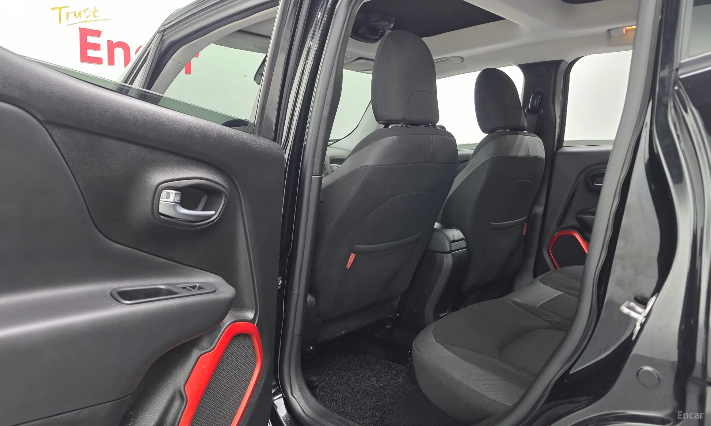 Jeep Renegade превью 18