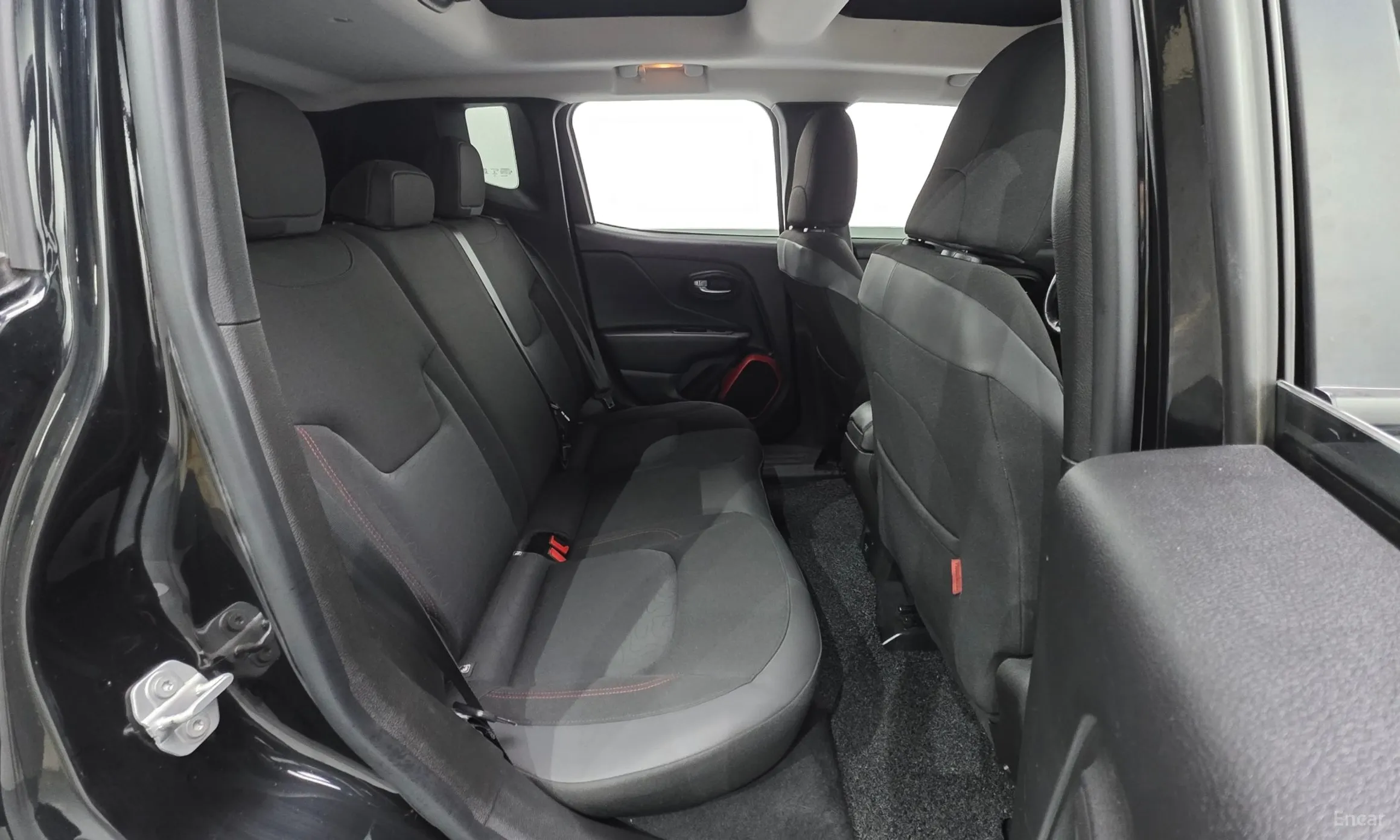 Jeep Renegade превью 19