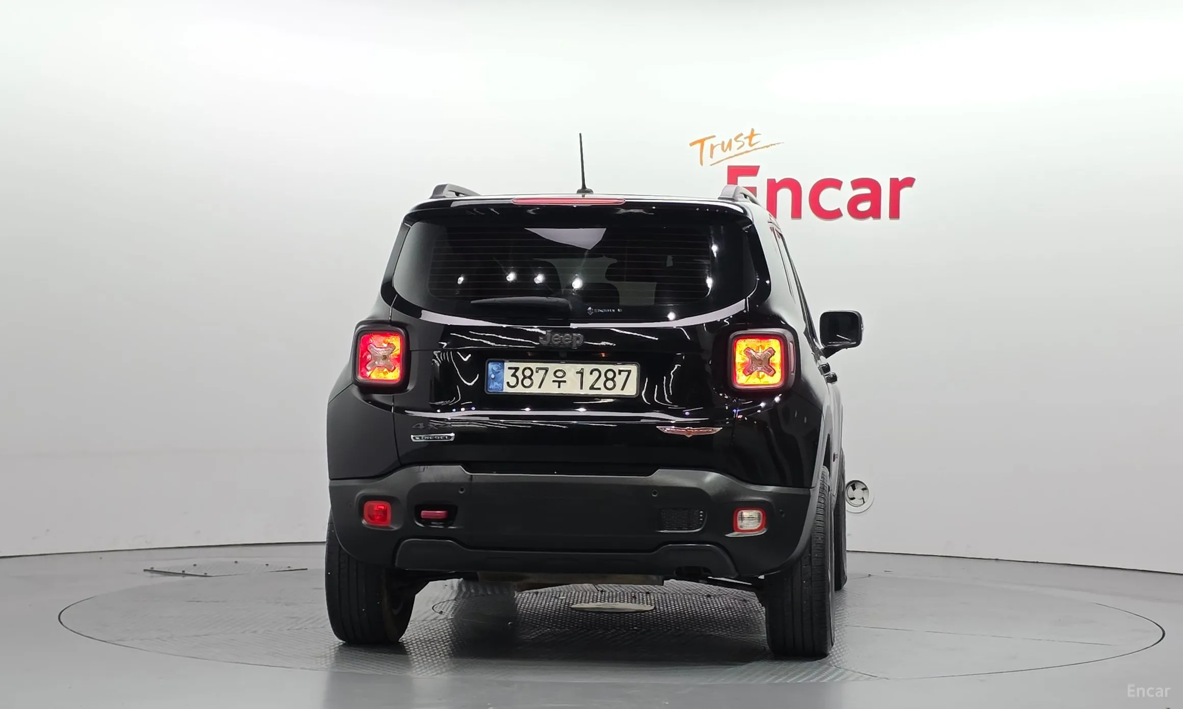 Jeep Renegade превью 4