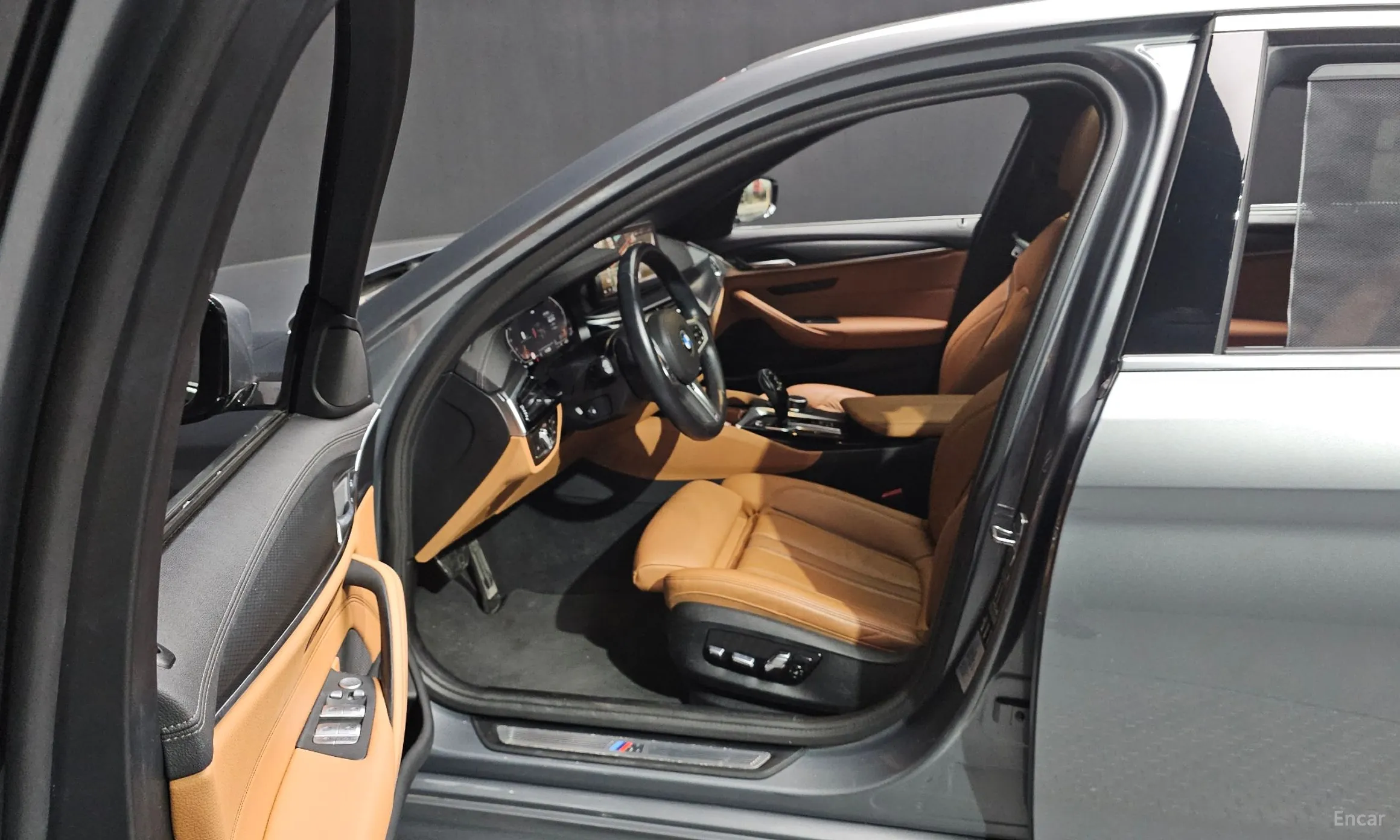 BMW 5 Series (G30) превью 10