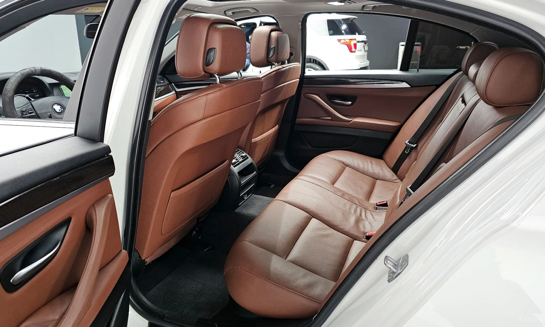 BMW 5 Series (F10) превью 10
