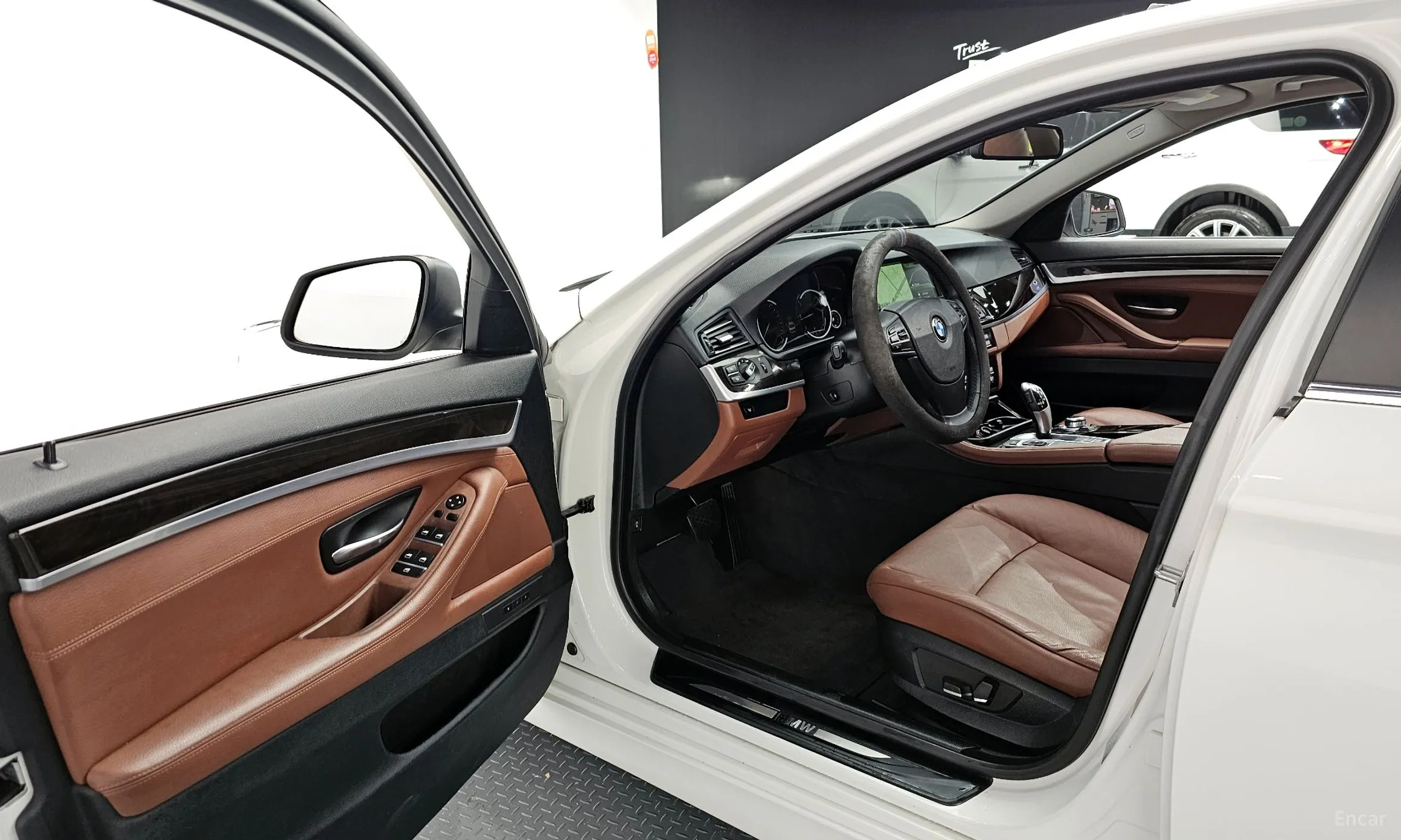 BMW 5 Series (F10) превью 11