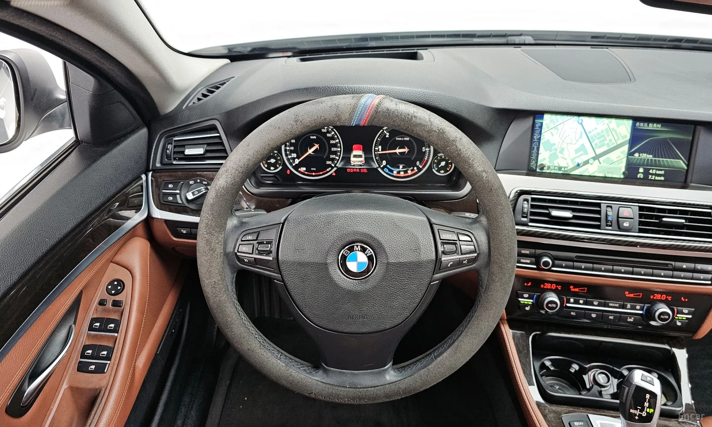 BMW 5 Series (F10) превью 13