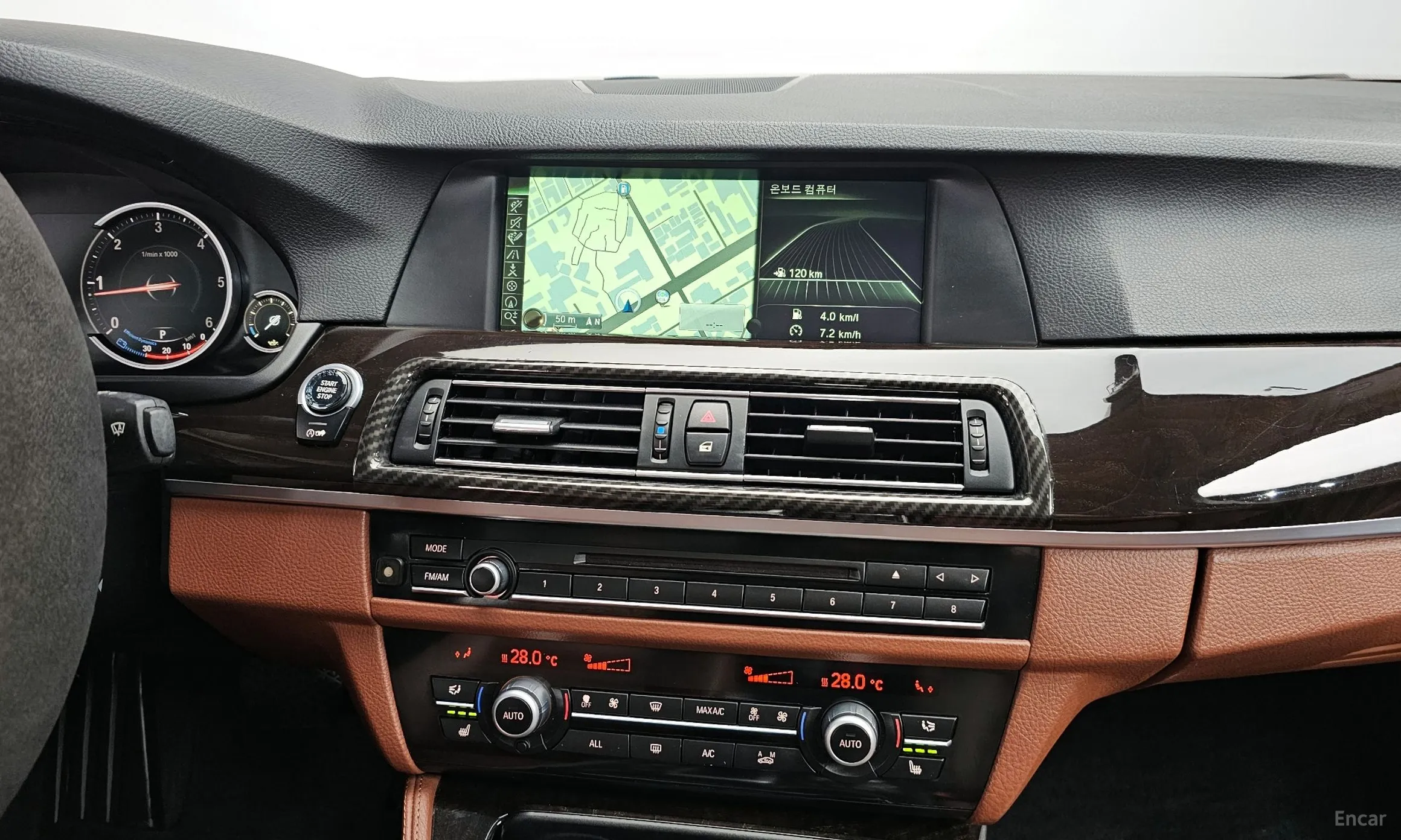 BMW 5 Series (F10) превью 14