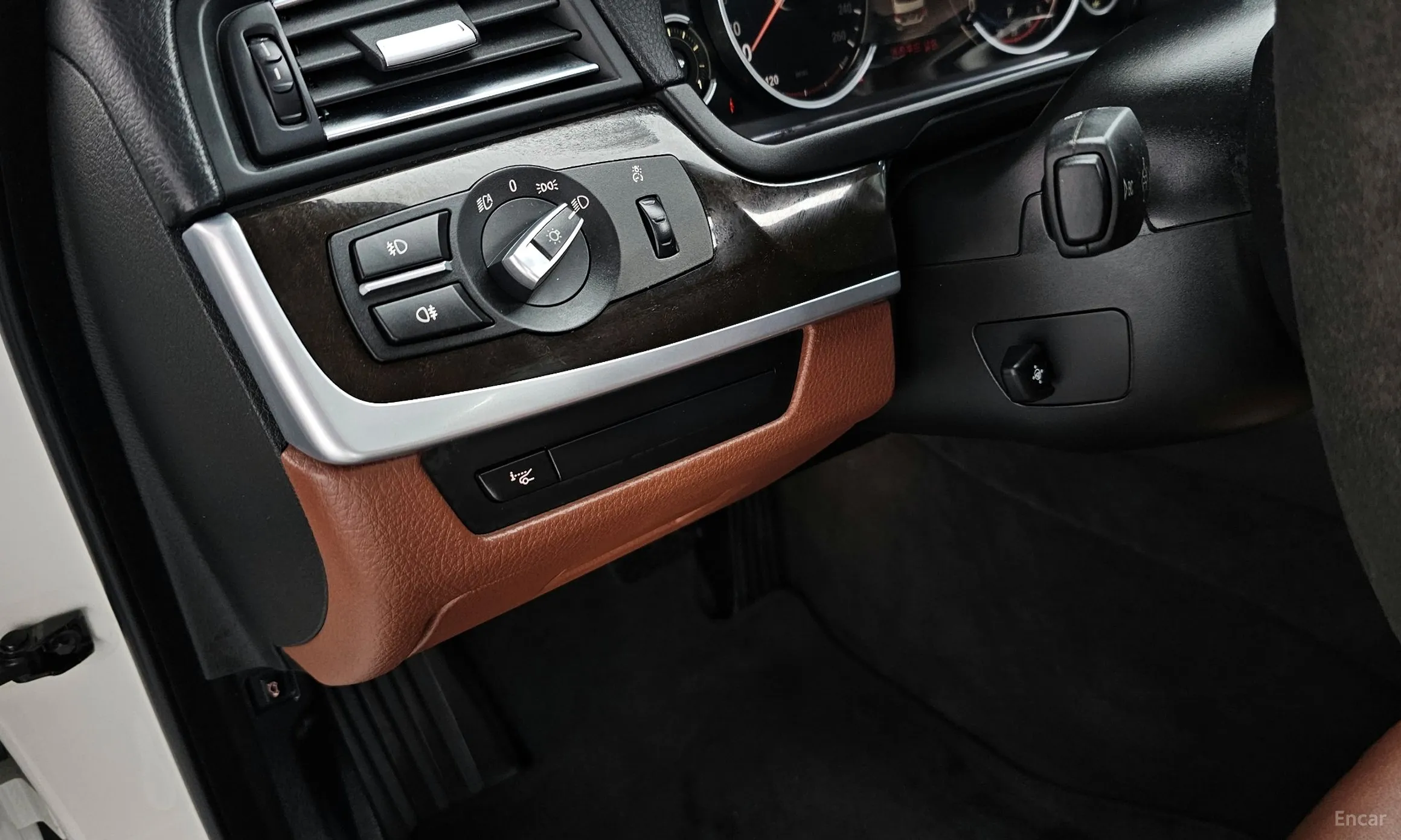 BMW 5 Series (F10) превью 16