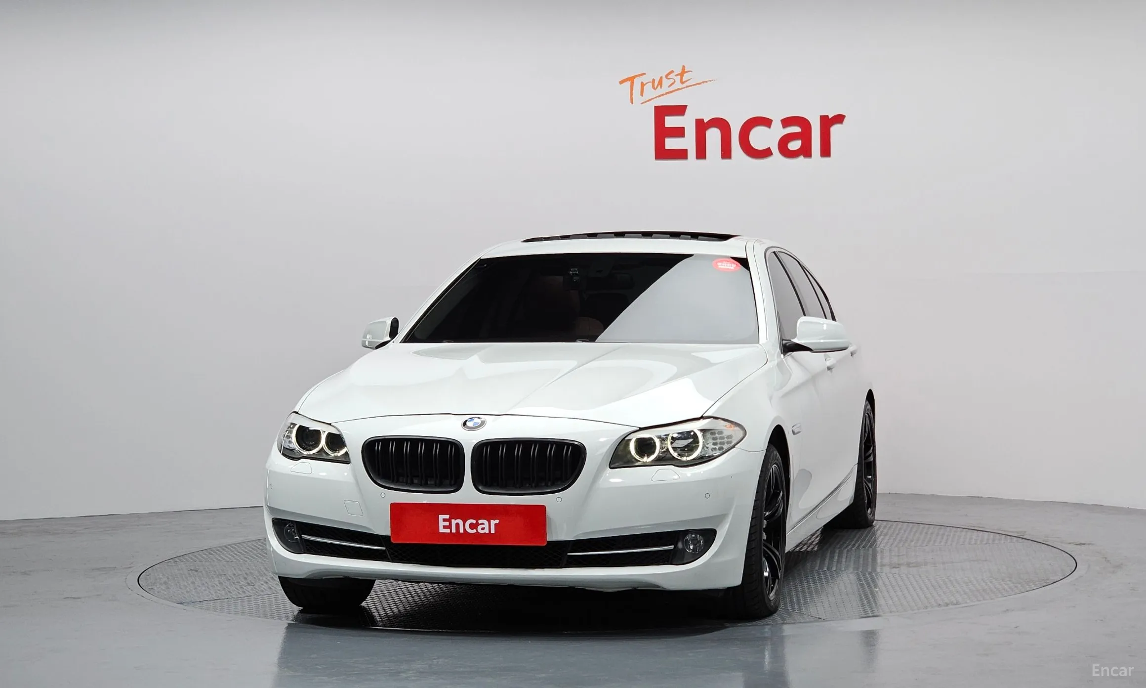 BMW 5 Series (F10) превью 3