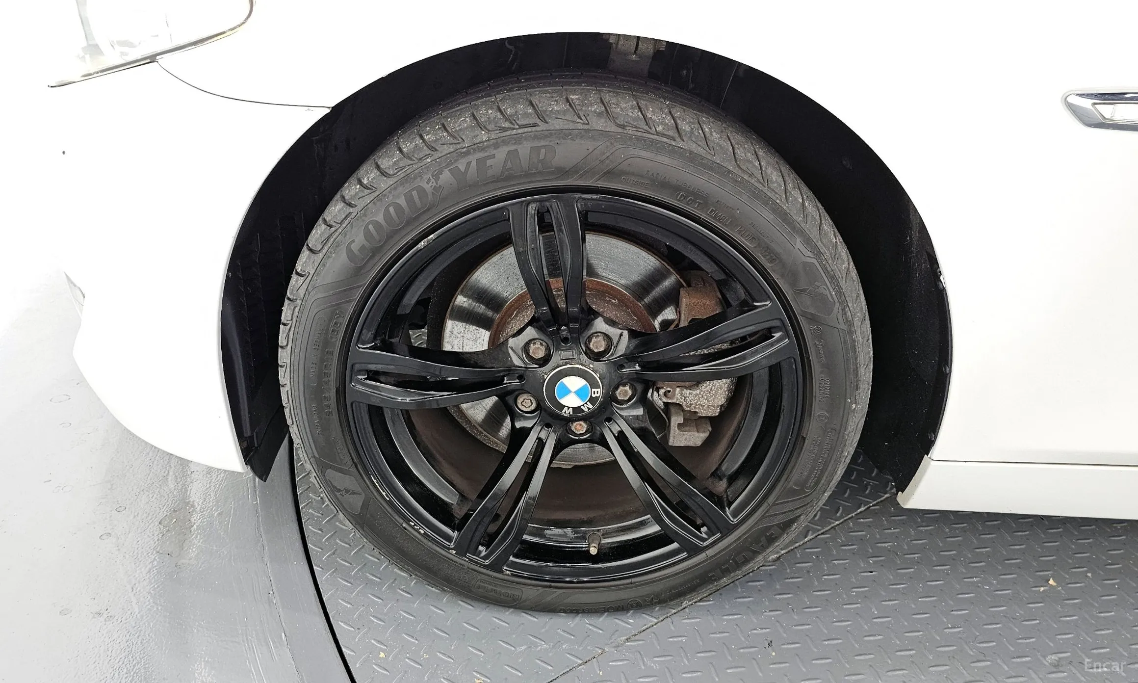 BMW 5 Series (F10) превью 5