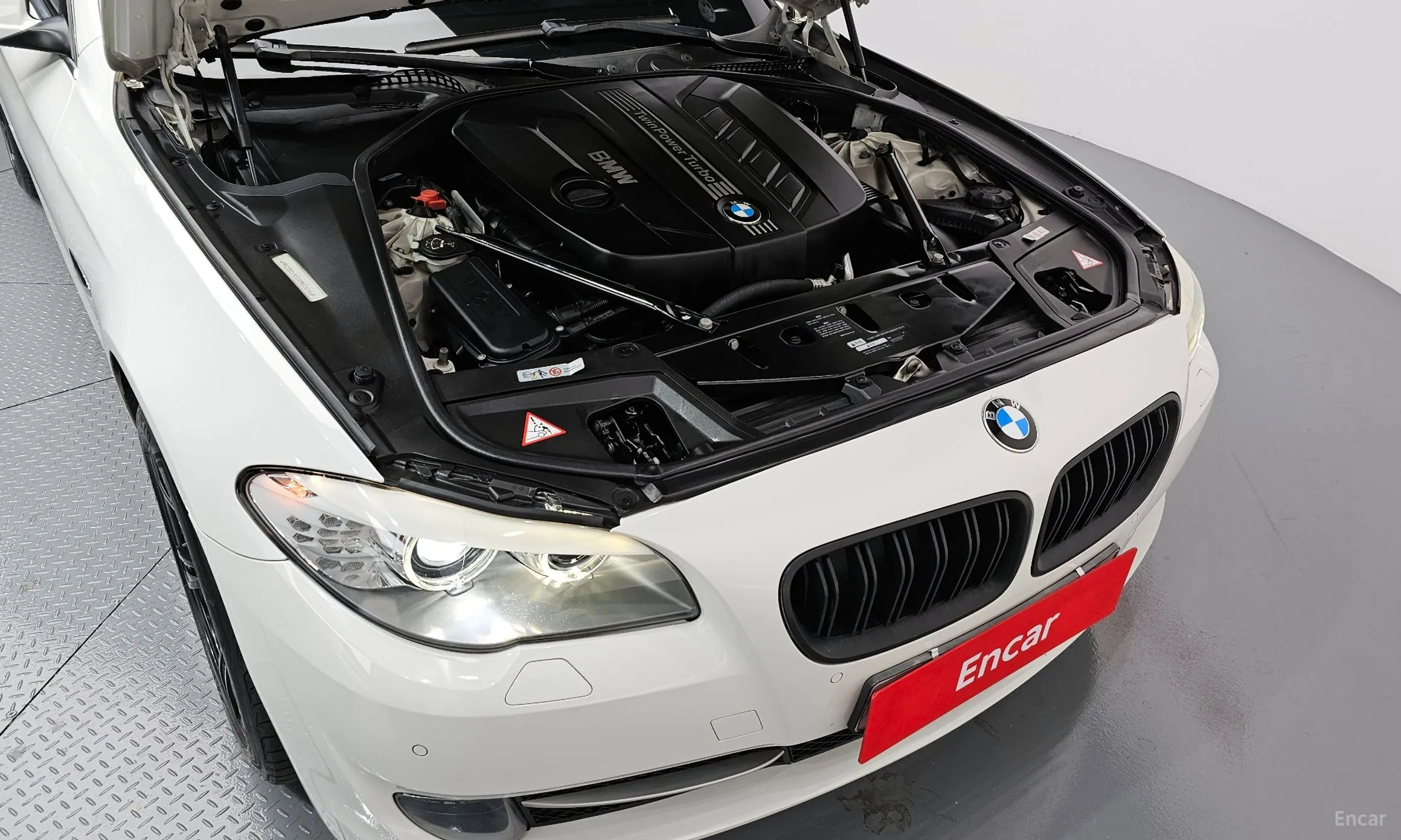 BMW 5 Series (F10) превью 6