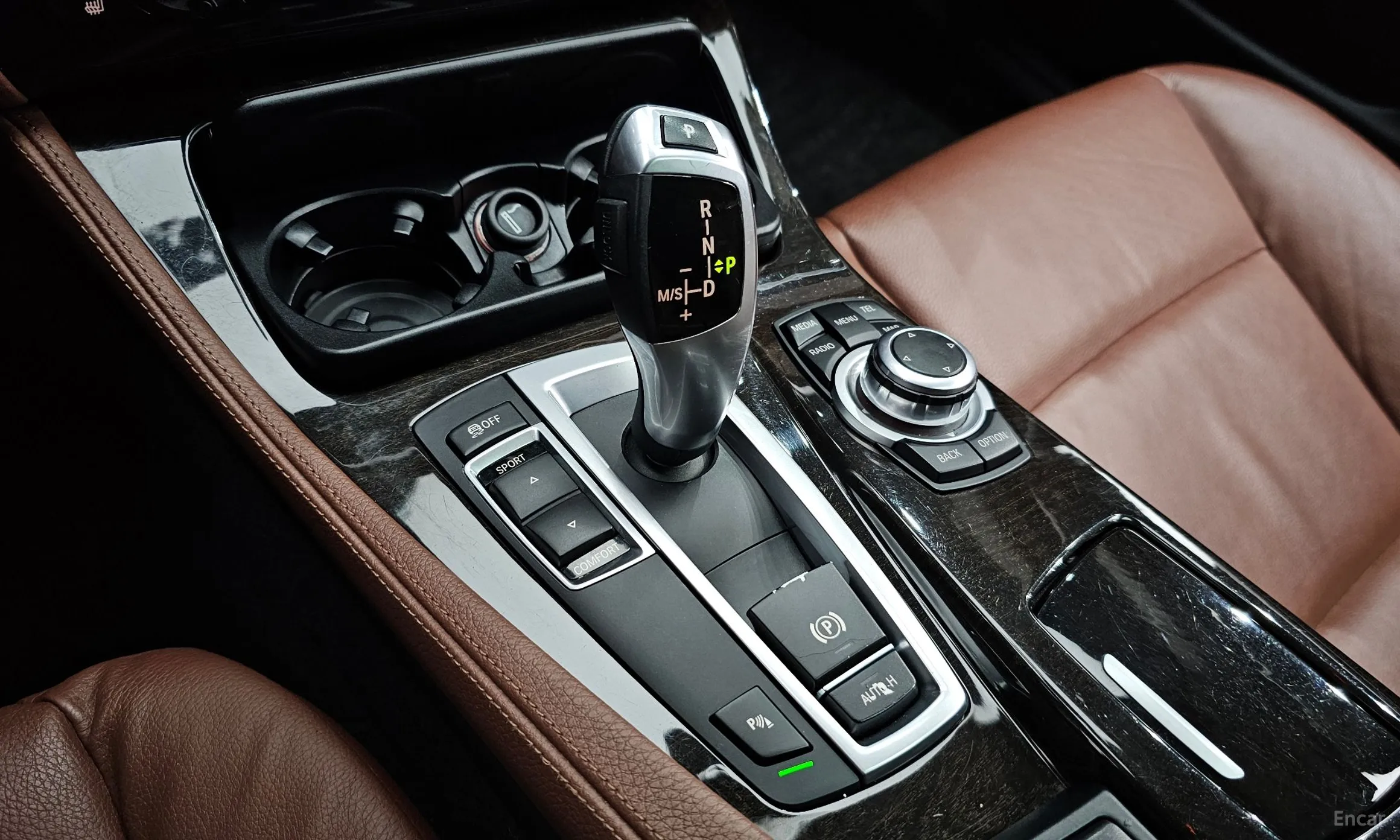 BMW 5 Series (F10) превью 9