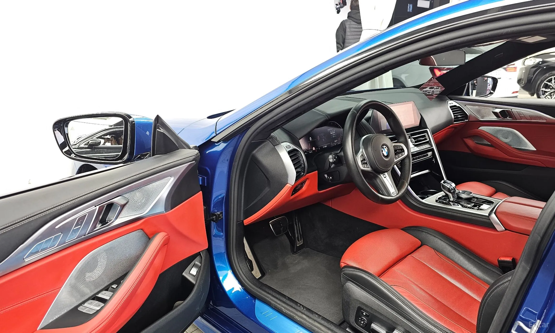 BMW 8-series (G15) превью 10