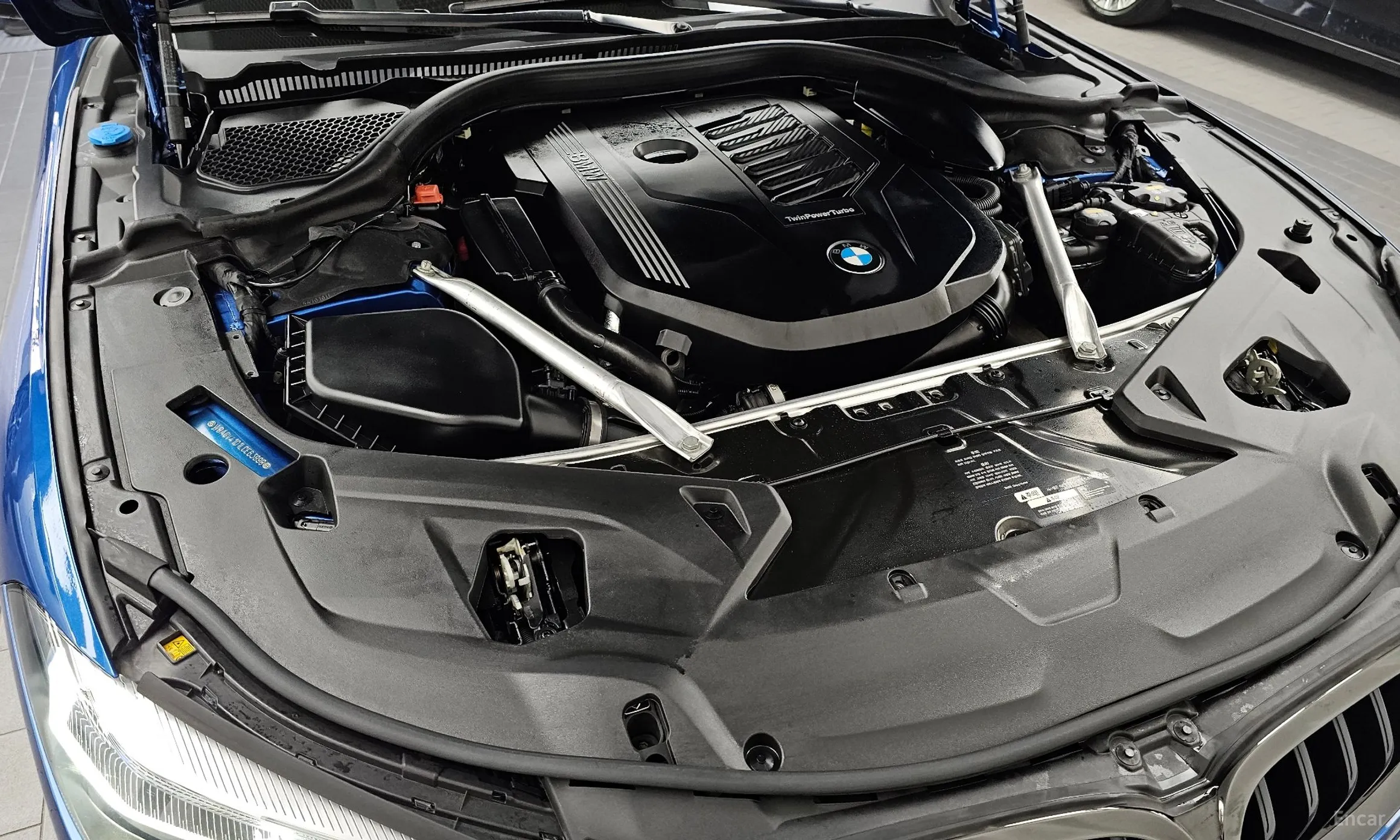 BMW 8-series (G15) превью 6