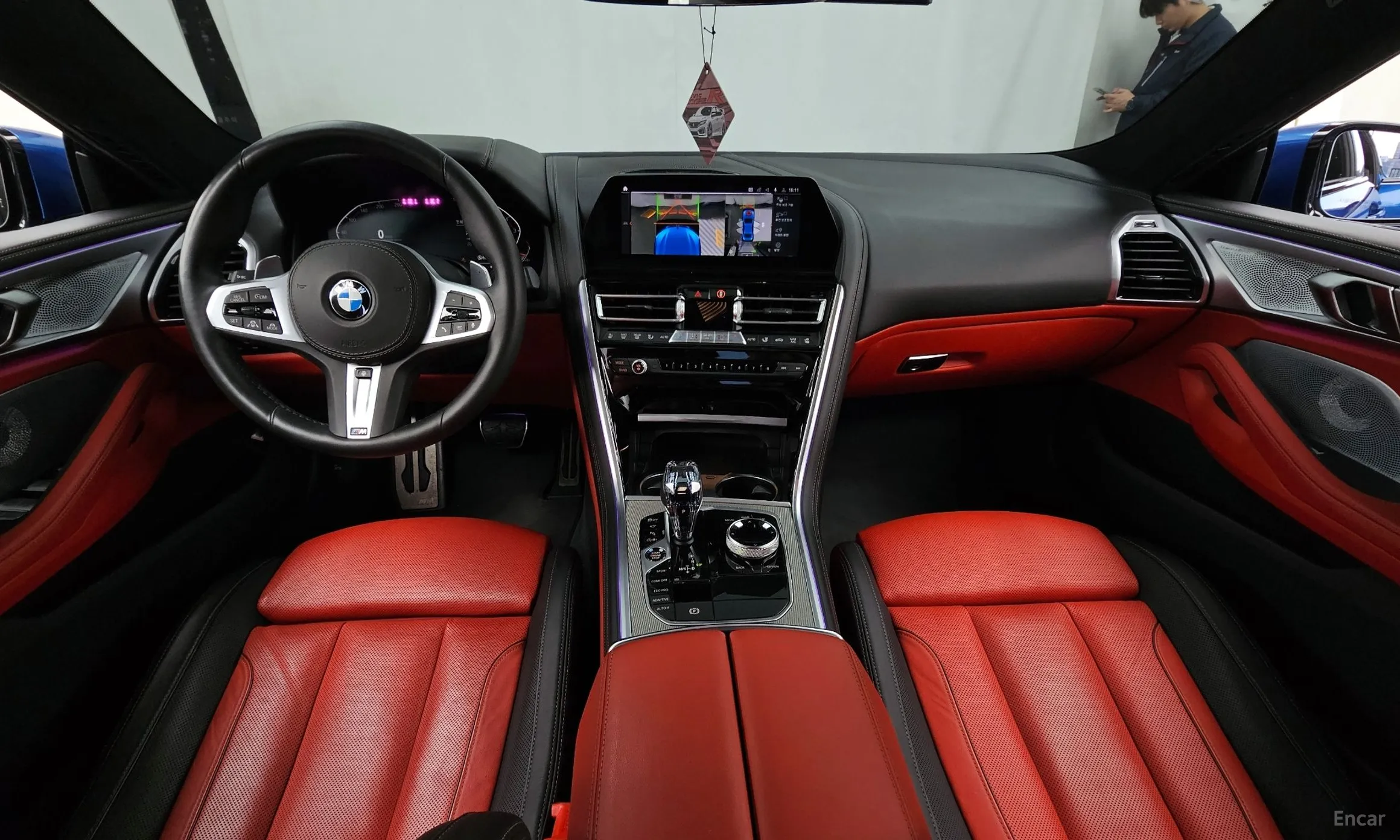 BMW 8-series (G15) превью 7