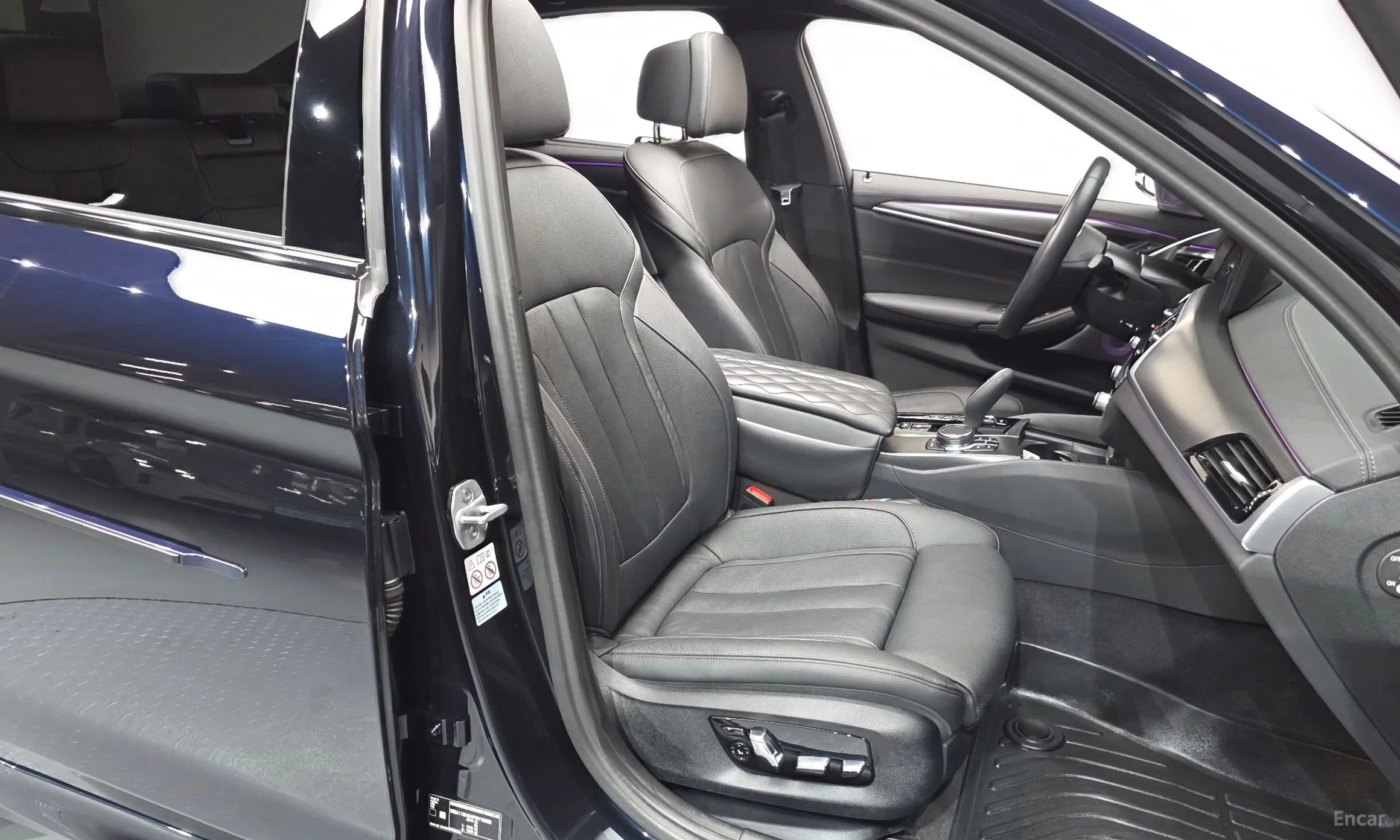 BMW 5 Series (G30) превью 10
