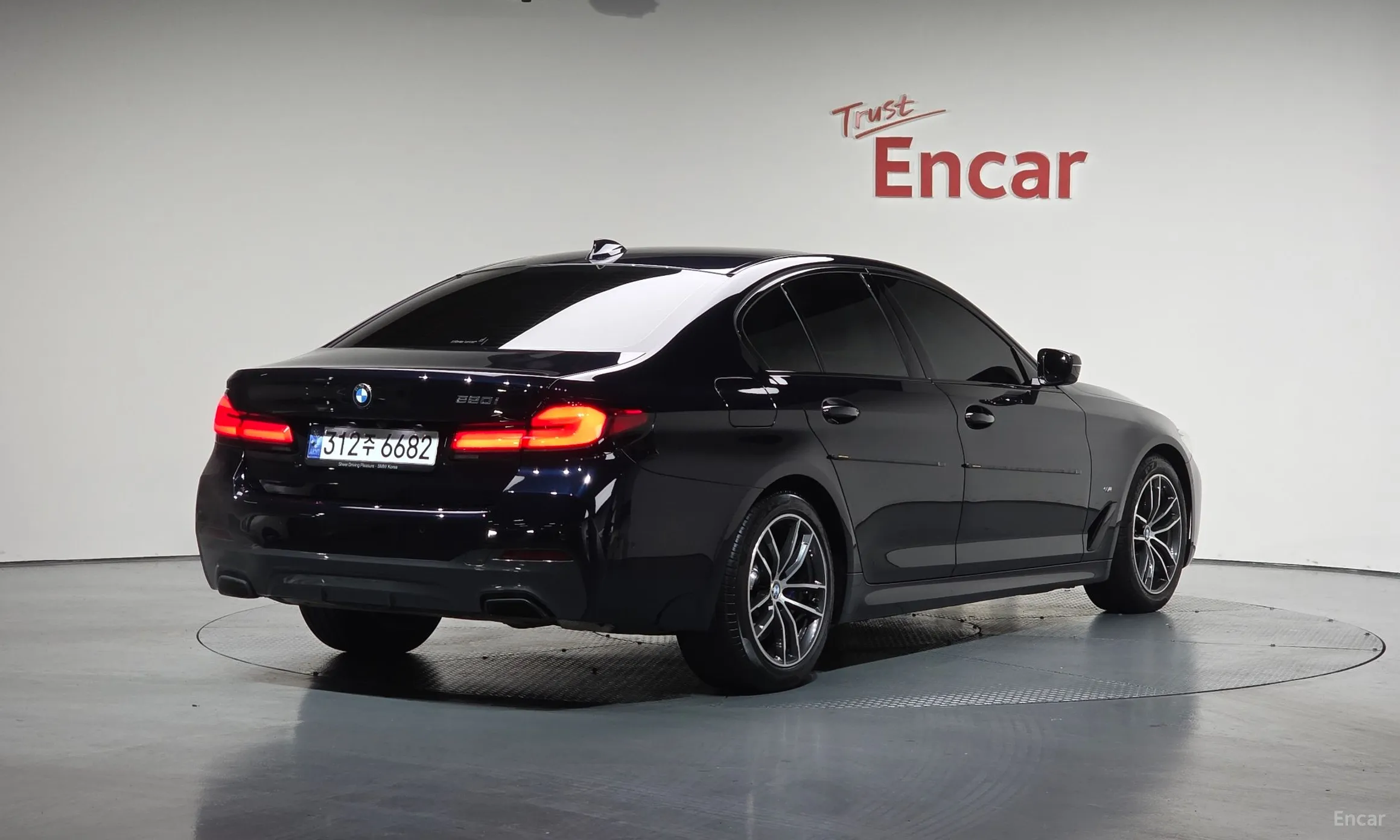 BMW 5 Series (G30) превью 2