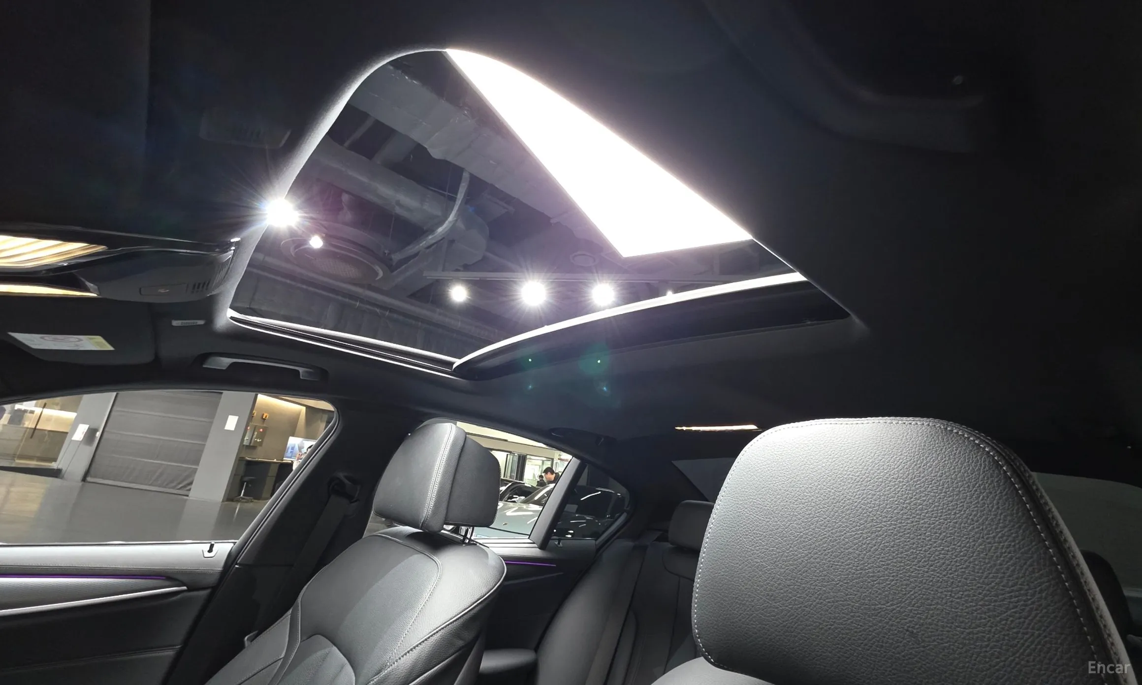 BMW 5 Series (G30) превью 17