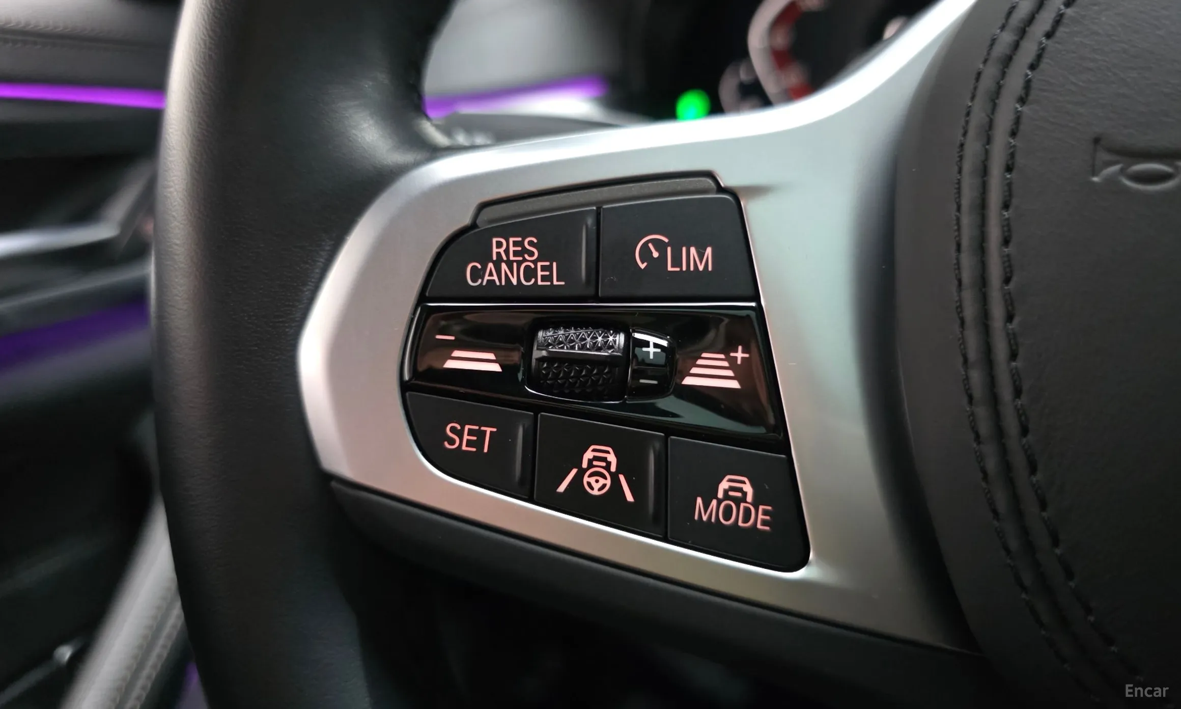 BMW 5 Series (G30) превью 19