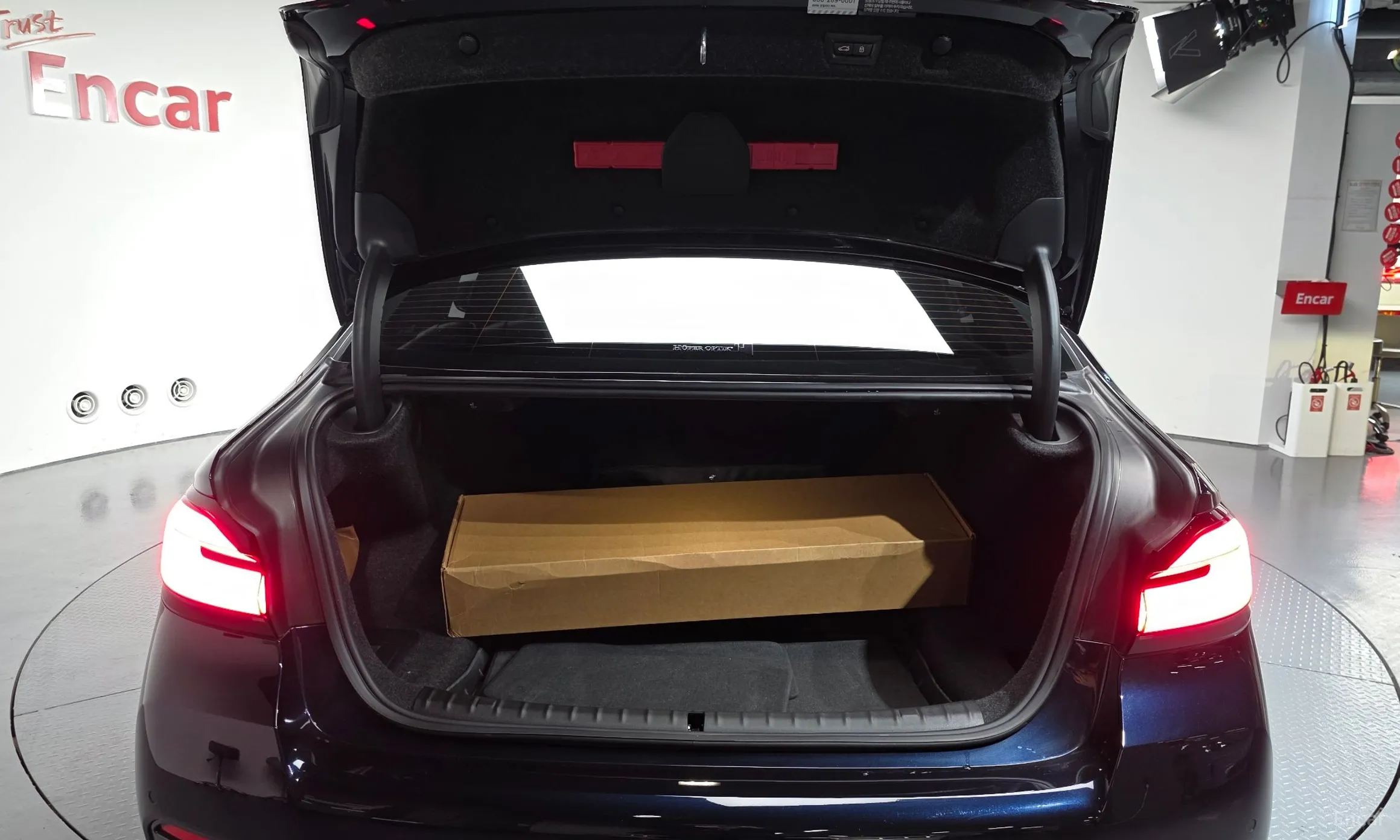 BMW 5 Series (G30) превью 20