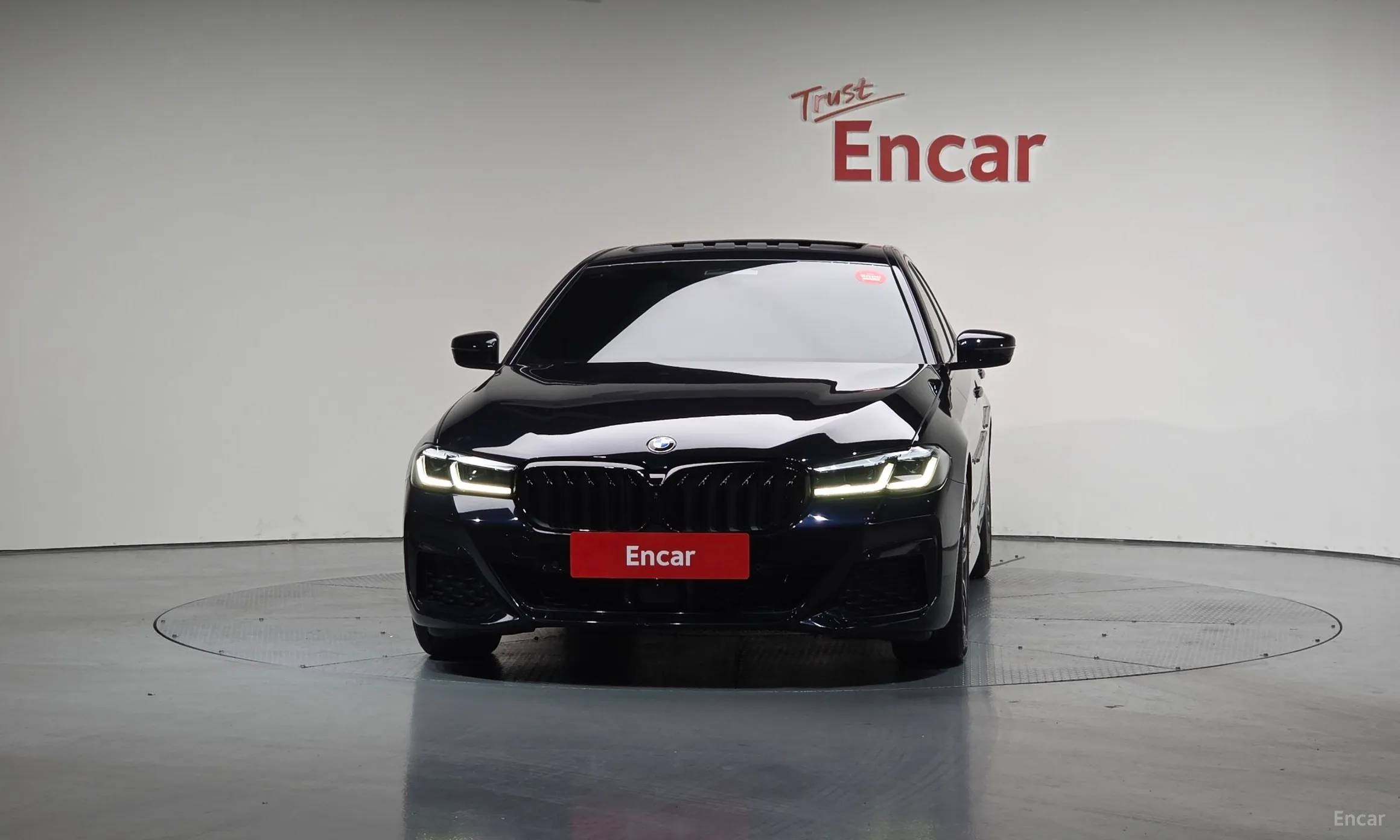 BMW 5 Series (G30) превью 3