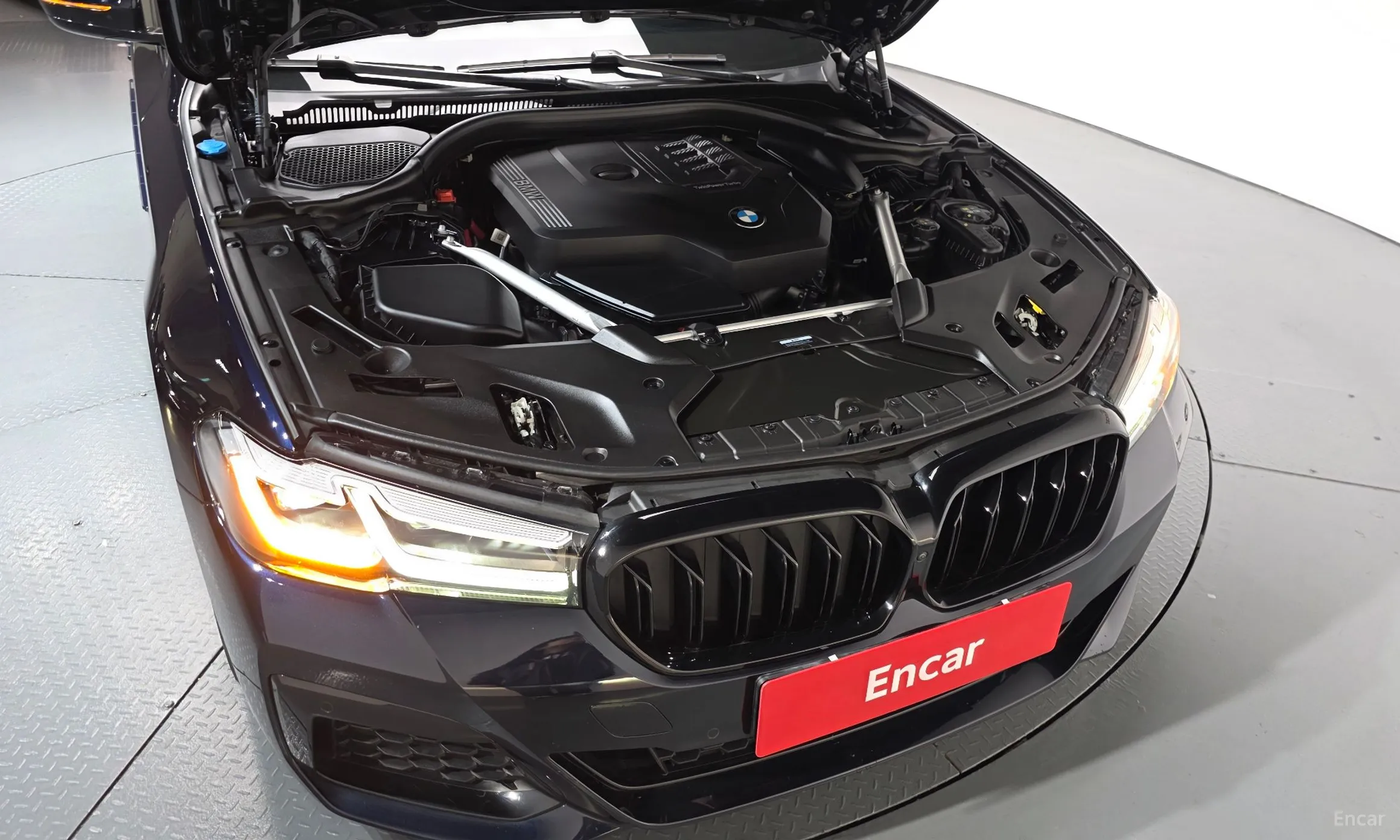 BMW 5 Series (G30) превью 6