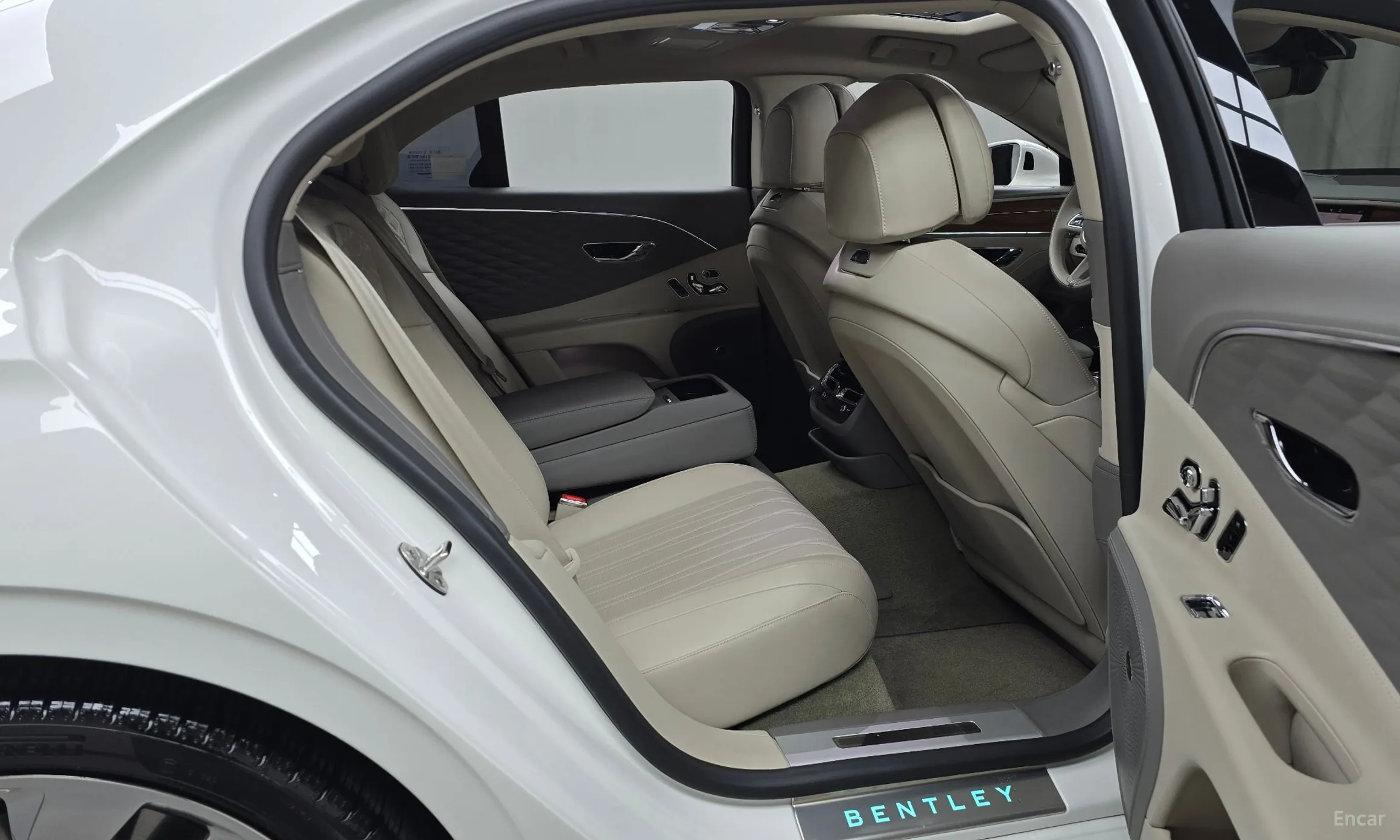 Bentley Flying Spur 3rd Generation превью 12