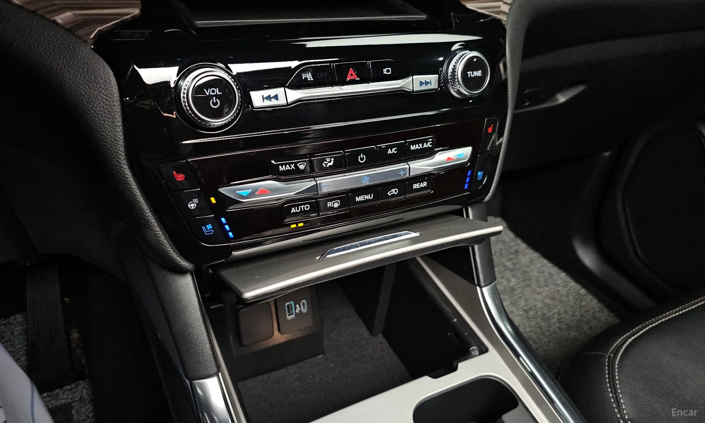 Ford Explorer 6th Generation превью 17