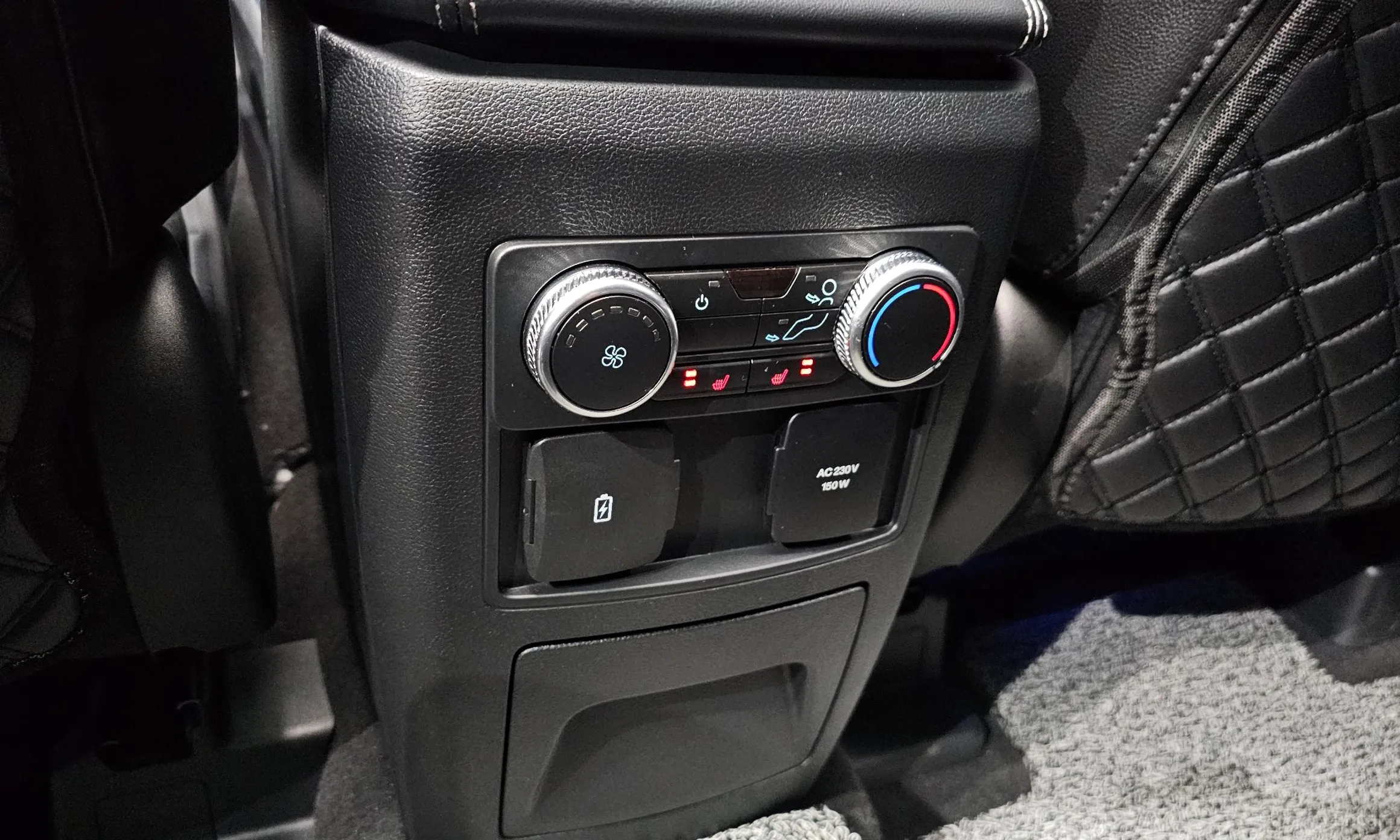 Ford Explorer 6th Generation превью 18