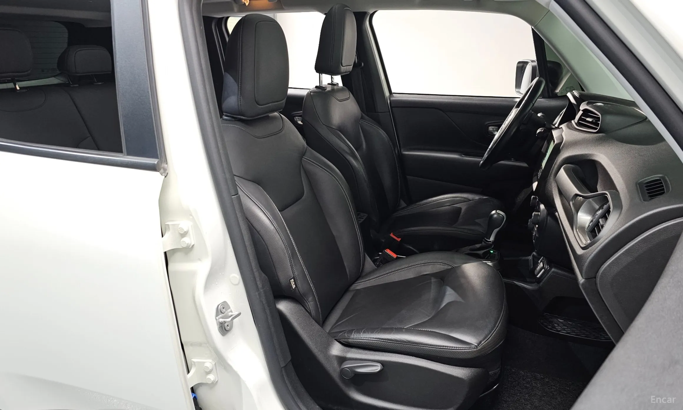 Jeep Renegade превью 10