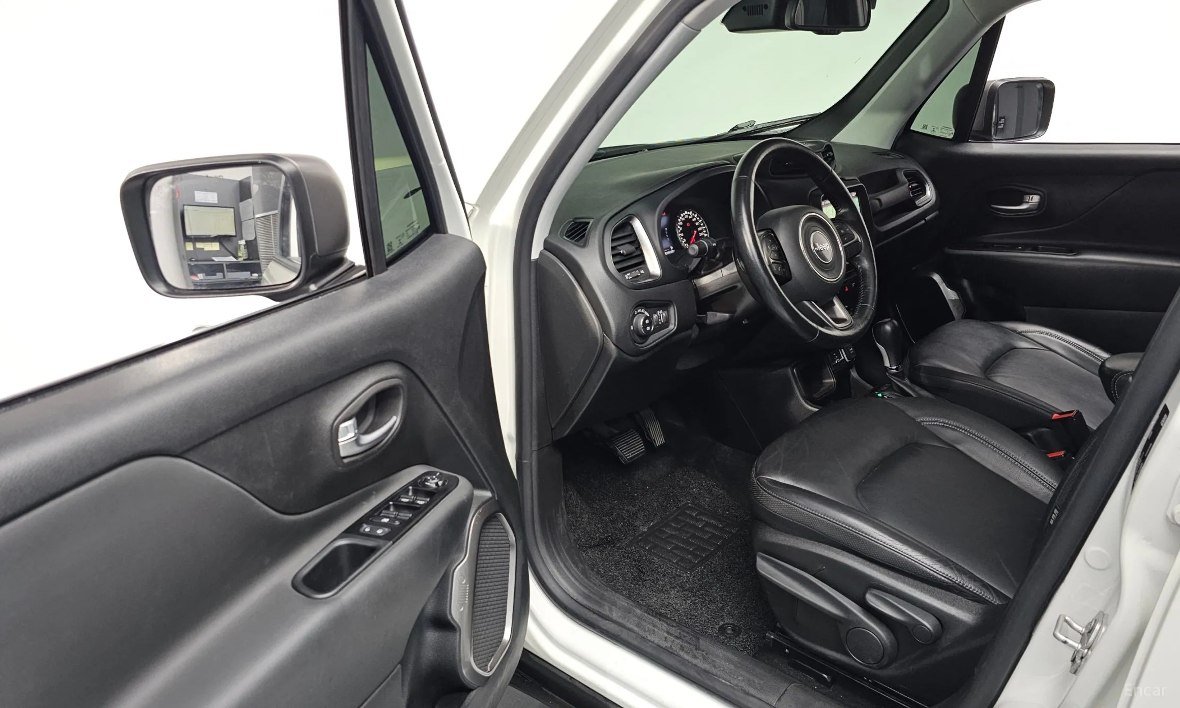 Jeep Renegade превью 11