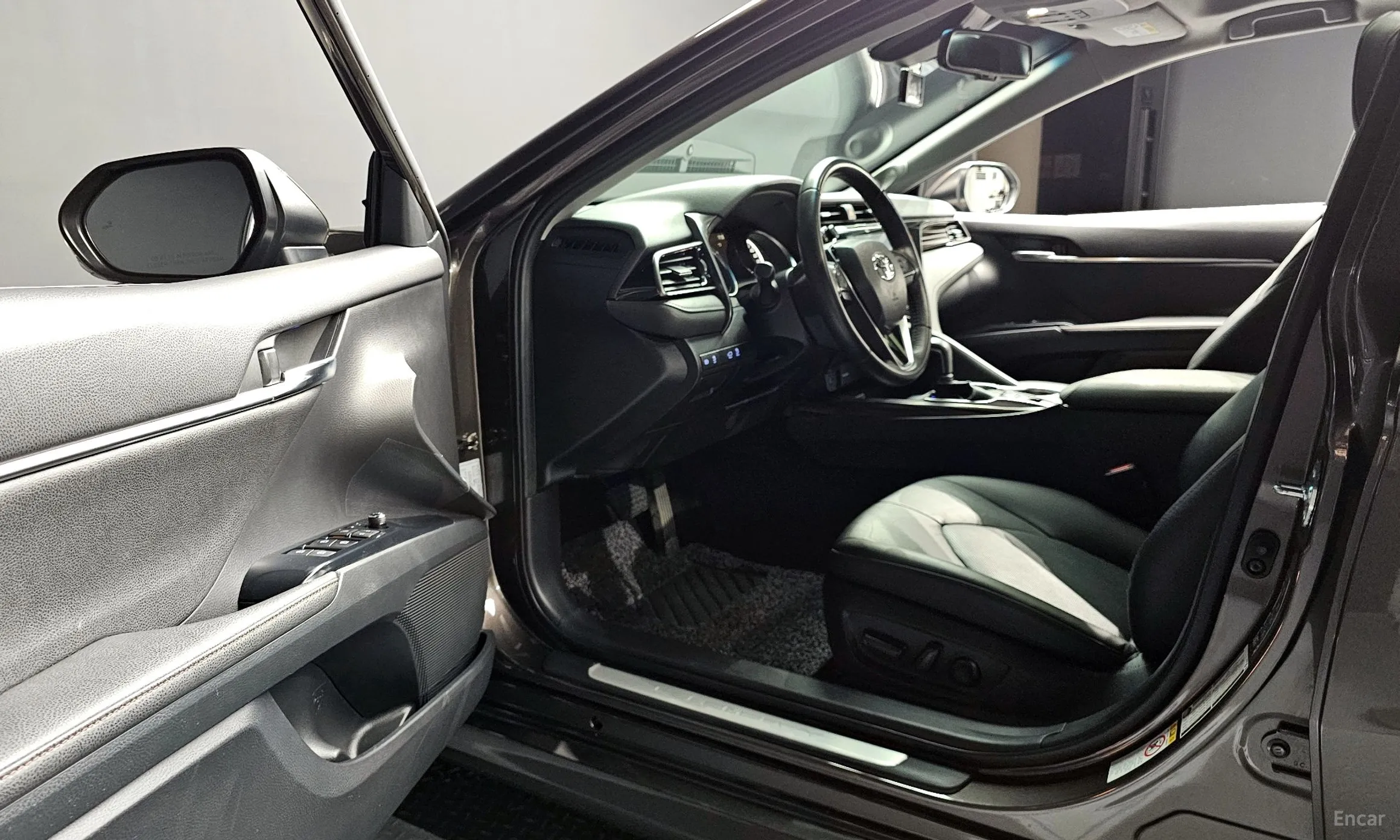 Toyota Camry (XV70) превью 12