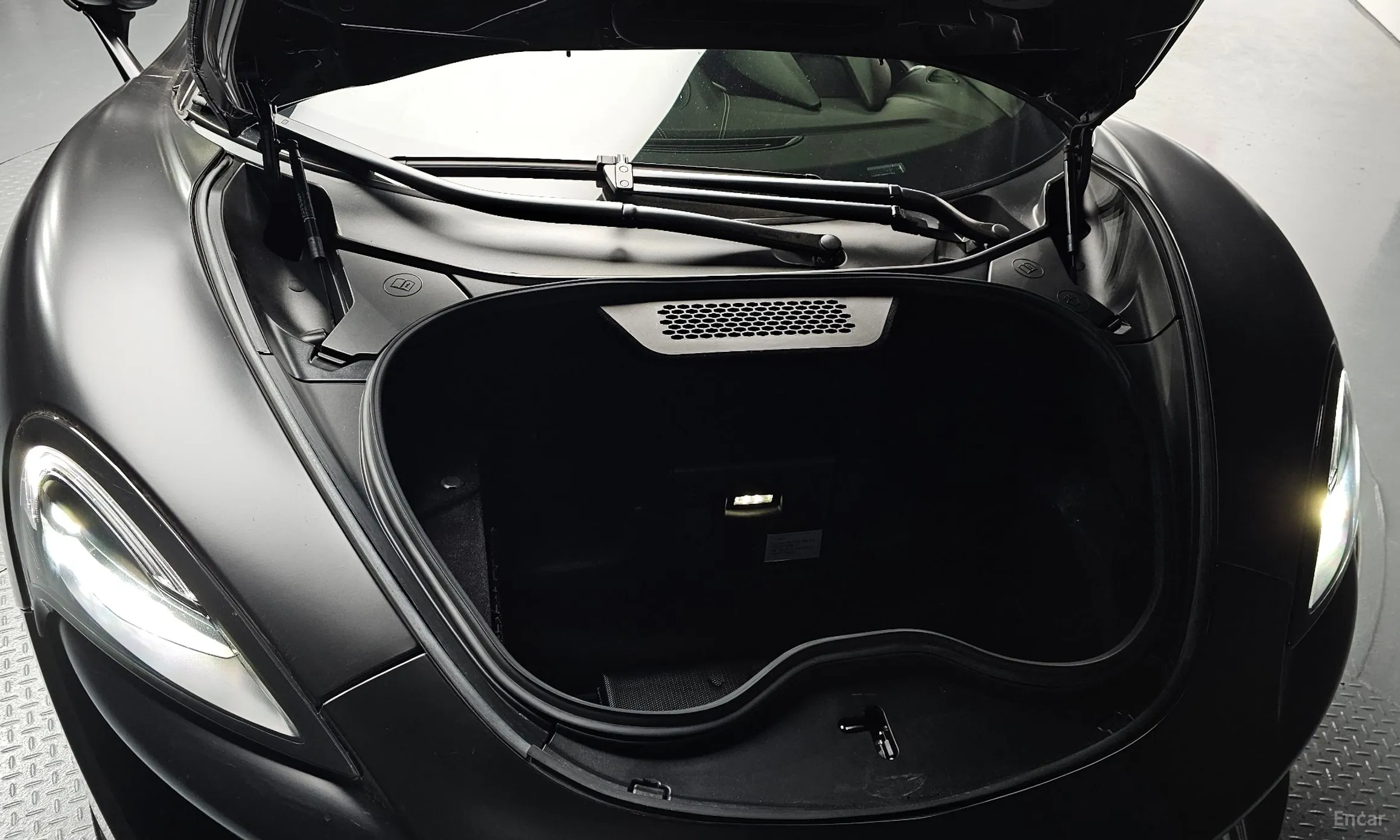 McLaren 570GT превью 6